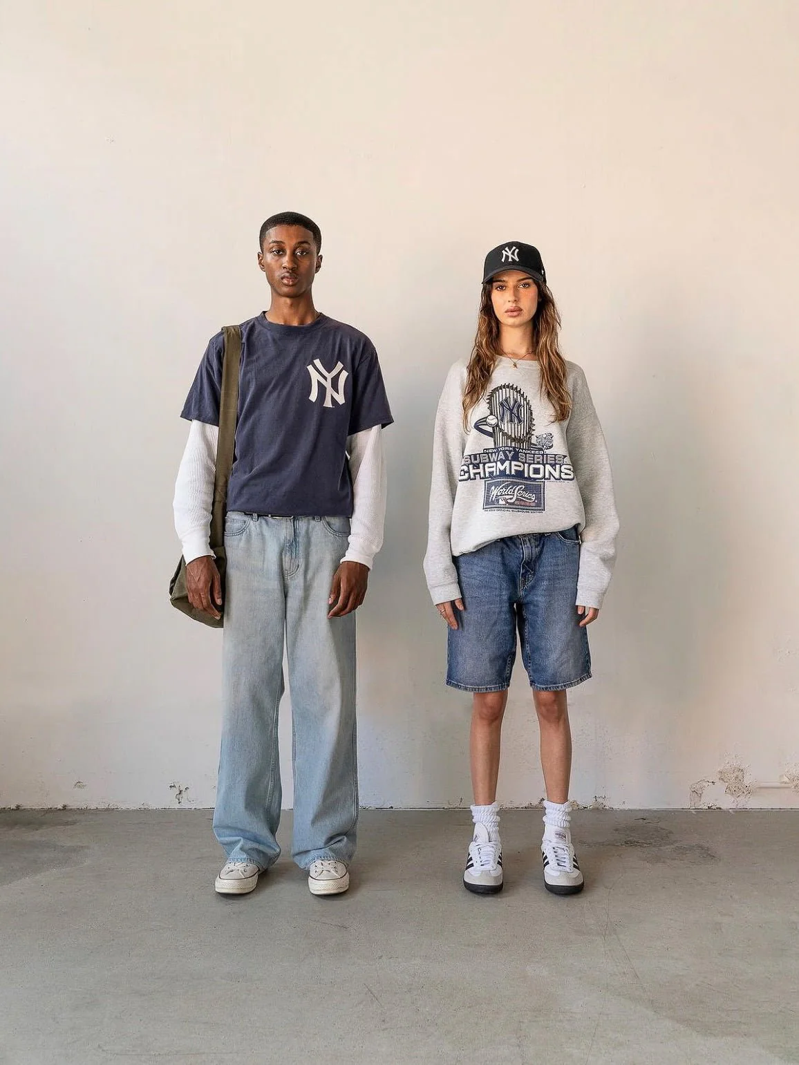Vintage 00' Heather Grey New York Yankees Subway Series Champions Crewneck (M) - Image 2