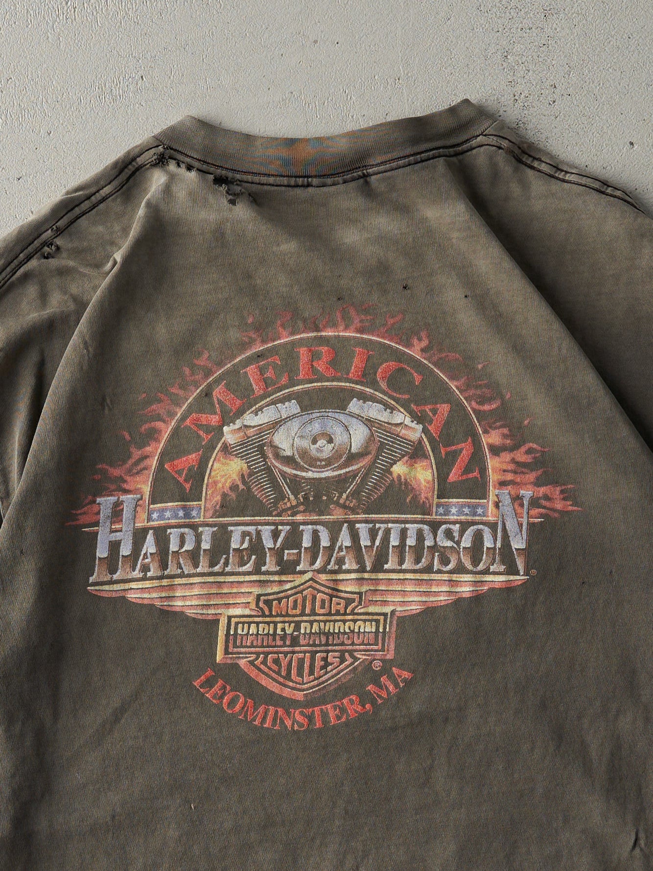 Vintage 00' Sun Faded Black Leominster MA Harley Davidson Tee (M/L) - Image 6