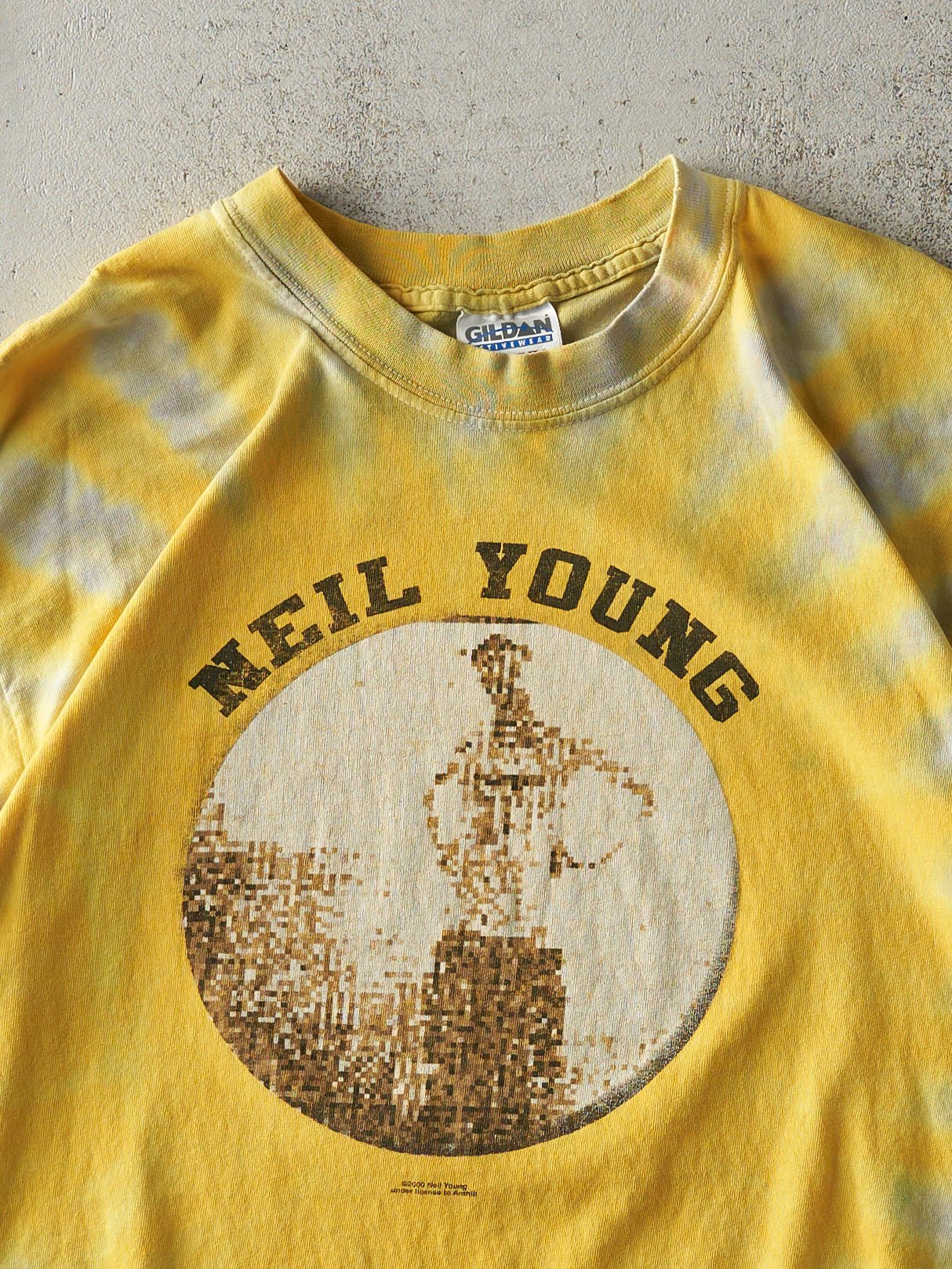 Vintage 00' Yellow Neil Young Music in Head Tour Tee (M) - Image 3