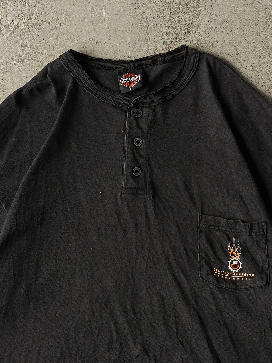 Vintage 02' Black Harley Davidson Daytona Bike Week Quarter Button Tee (XL) - Image 3