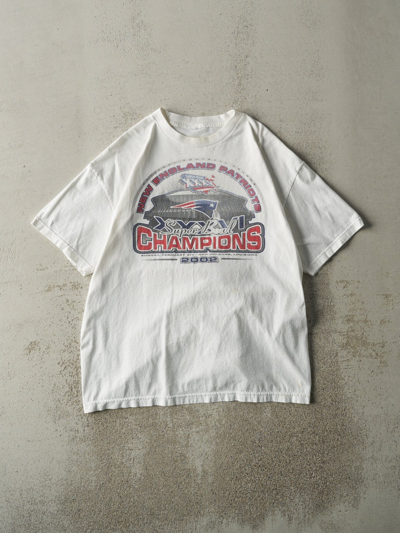 Vintage 02' White New England Patriots Super Bowl Champions Tee (M)