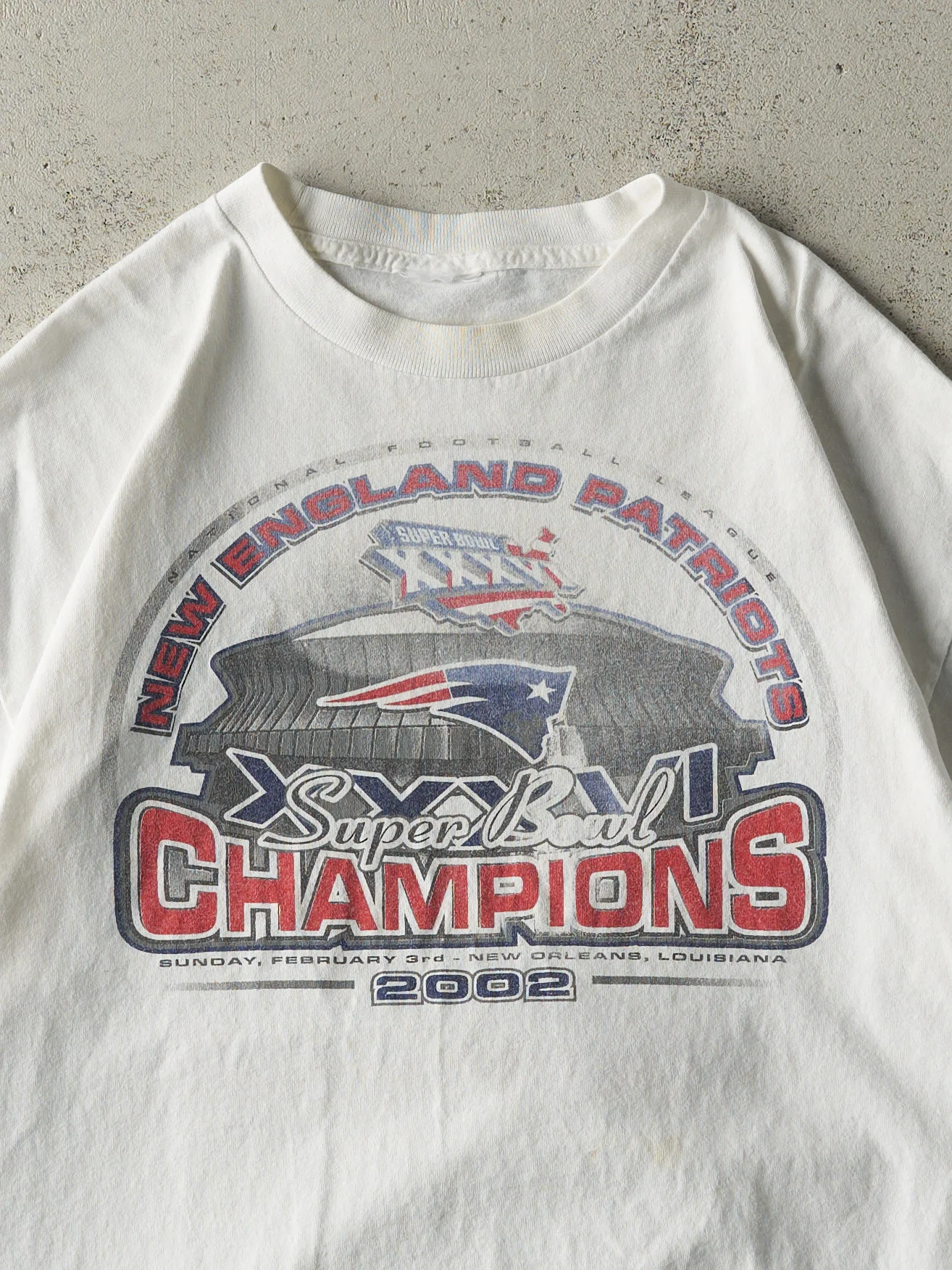 Vintage 02' White New England Patriots Super Bowl Champions Tee (M) - Image 3