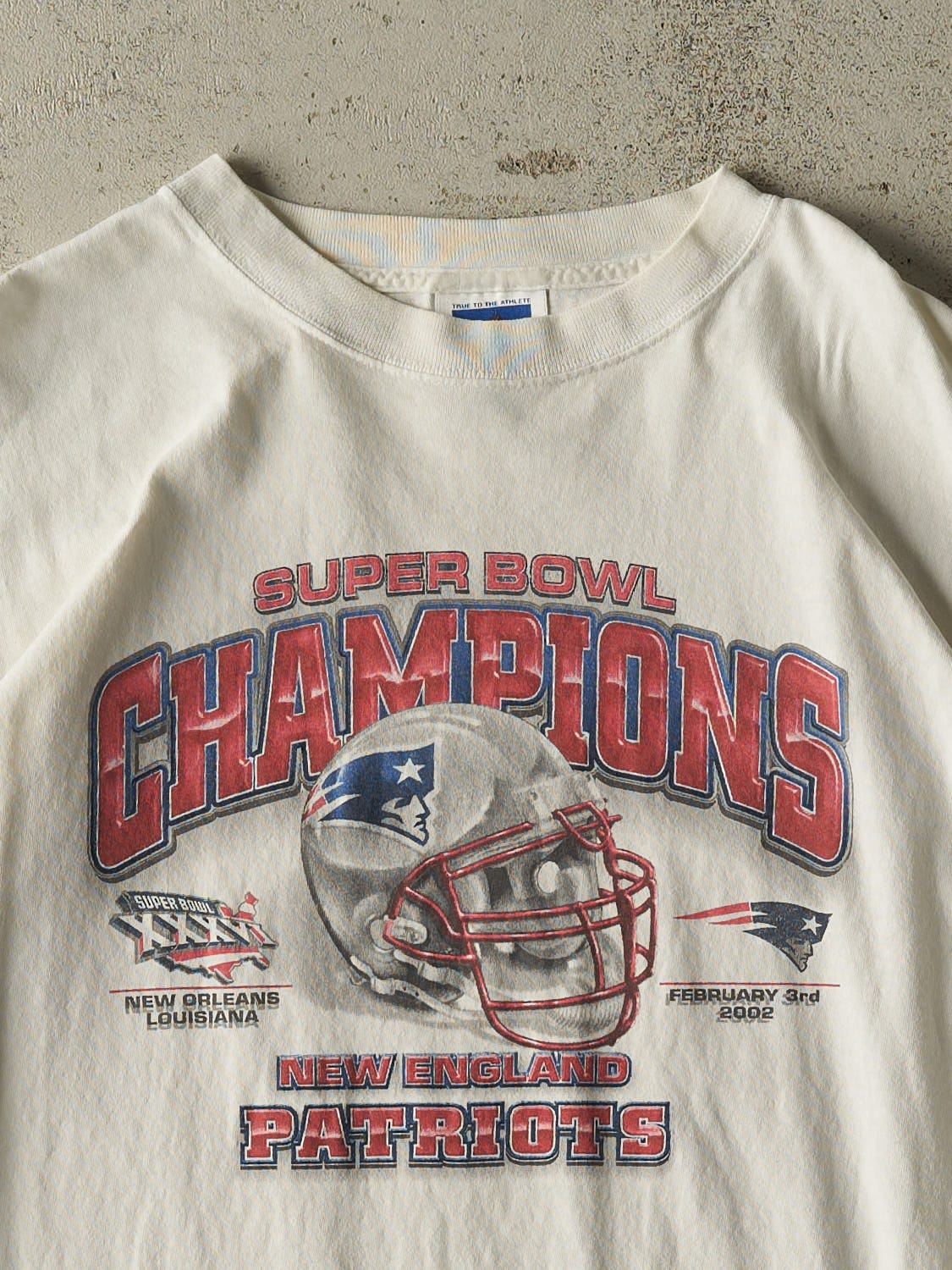 Vintage 02' White New England Patriots Super Bowl Champions Tee (M) - Image 2