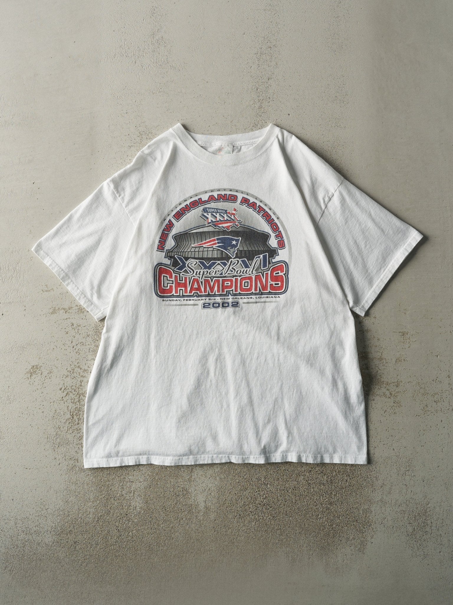 Vintage 02' White New England Patriots Super Bowl Champions Tee (XL)