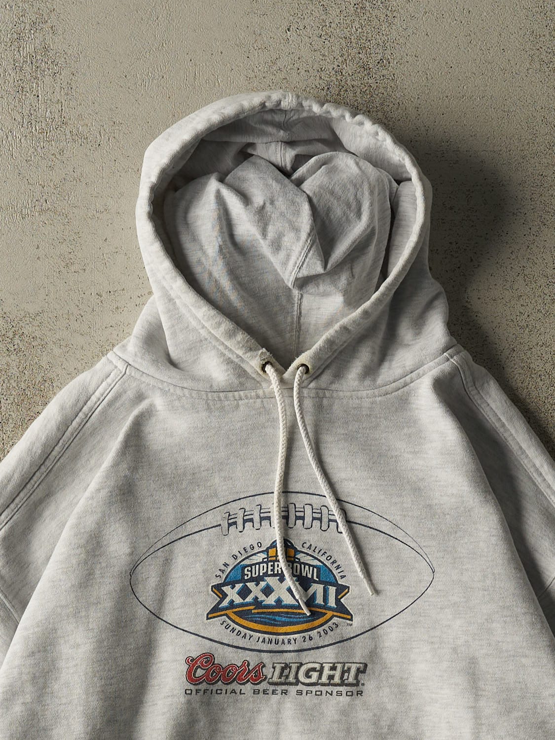 Vintage 03' Heather Grey Coors Light Super Bowl XXXVII Hoodie (L/XL) - Image 2