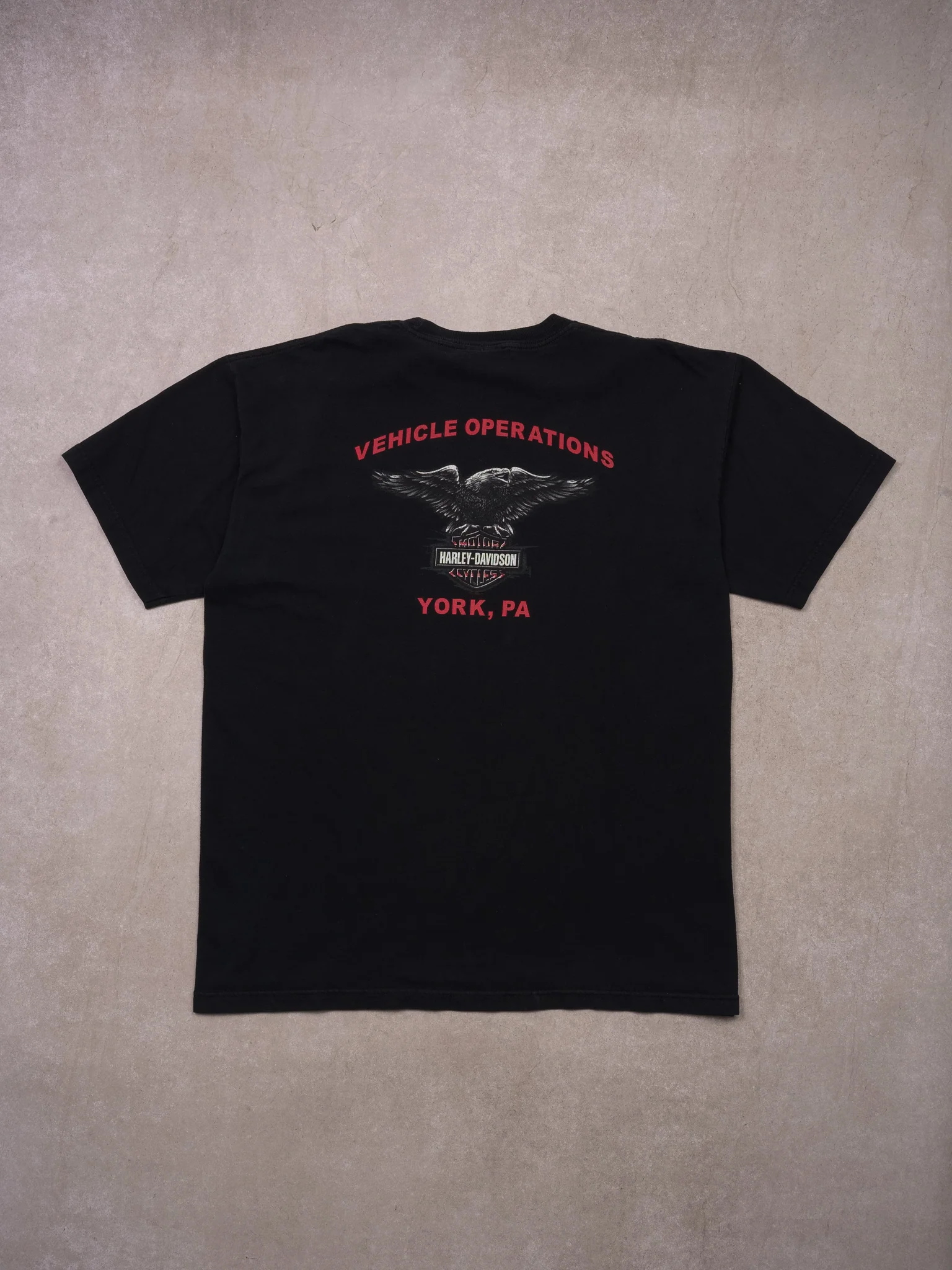 Vintage 04' Black Harley Davidson "Vechicle Operations" Graphic Tee (M) - Image 4
