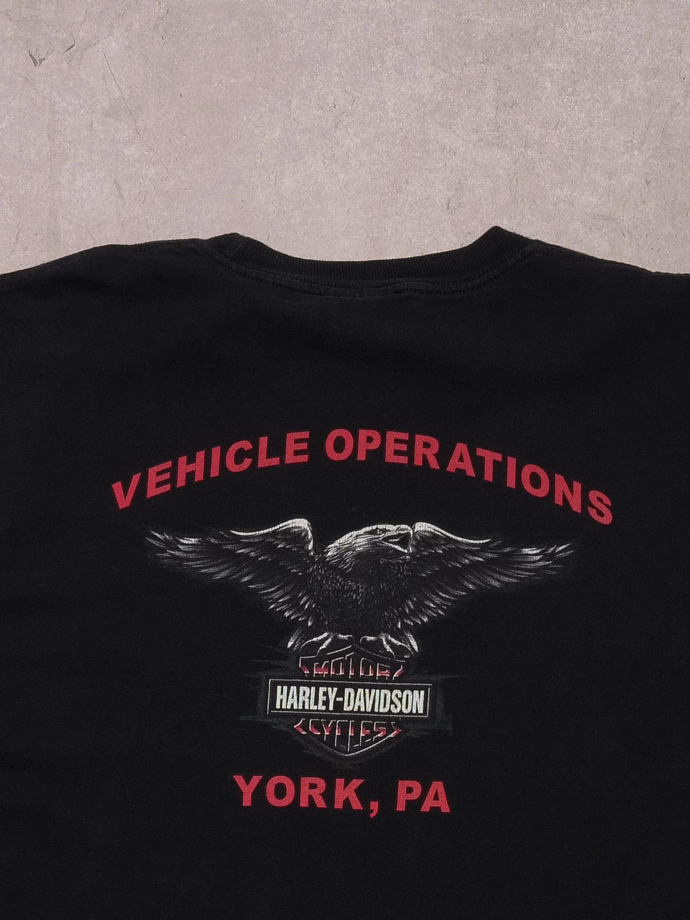 Vintage 04' Black Harley Davidson "Vechicle Operations" Graphic Tee (M) - Image 5