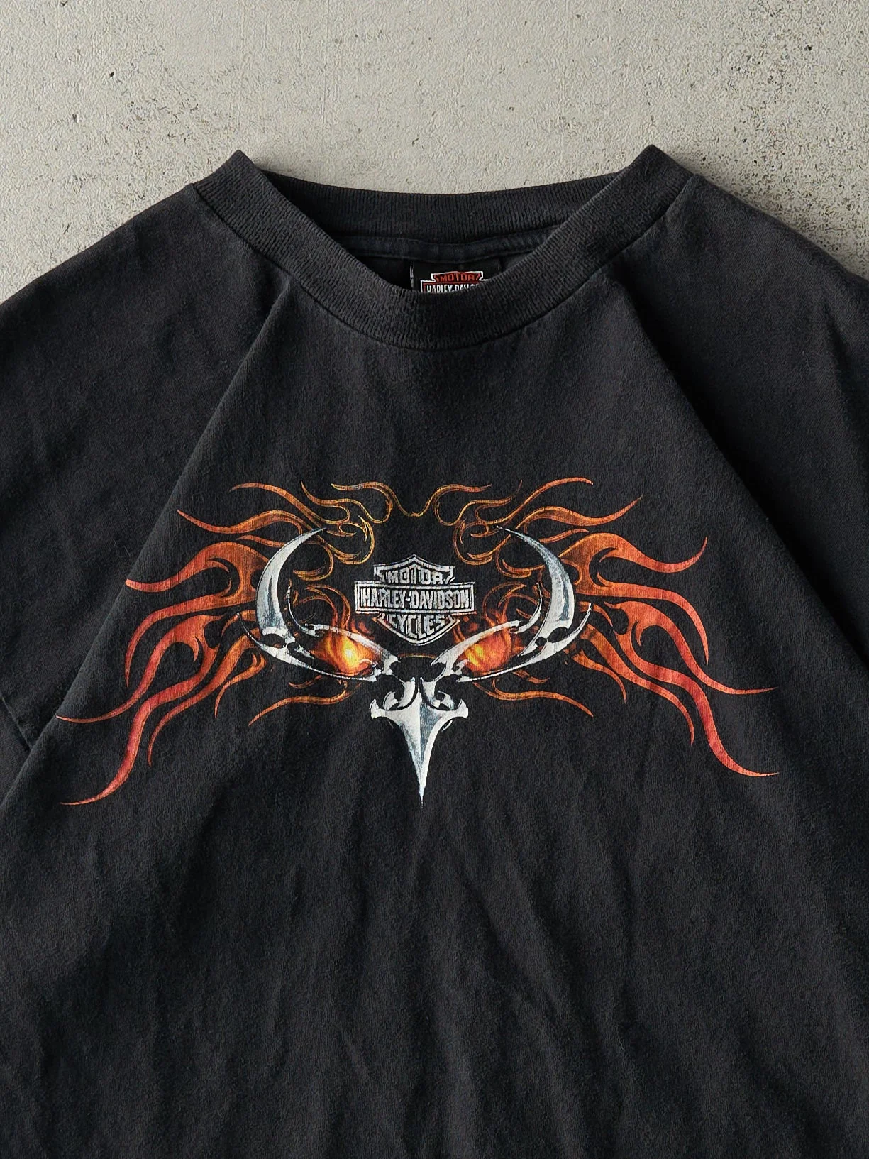 Vintage 04' Black Sioux Falls, SD Harley Davidson Tee (M/L) - Image 3