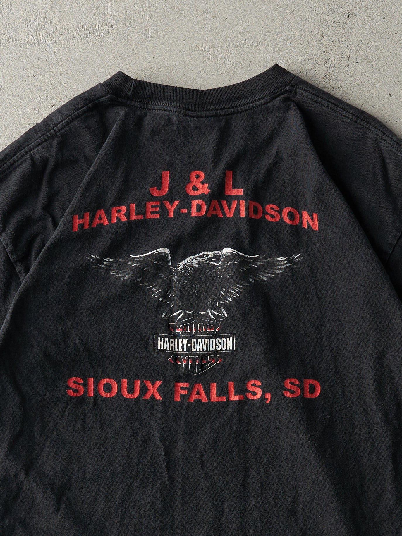 Vintage 04' Black Sioux Falls, SD Harley Davidson Tee (M/L) - Image 4