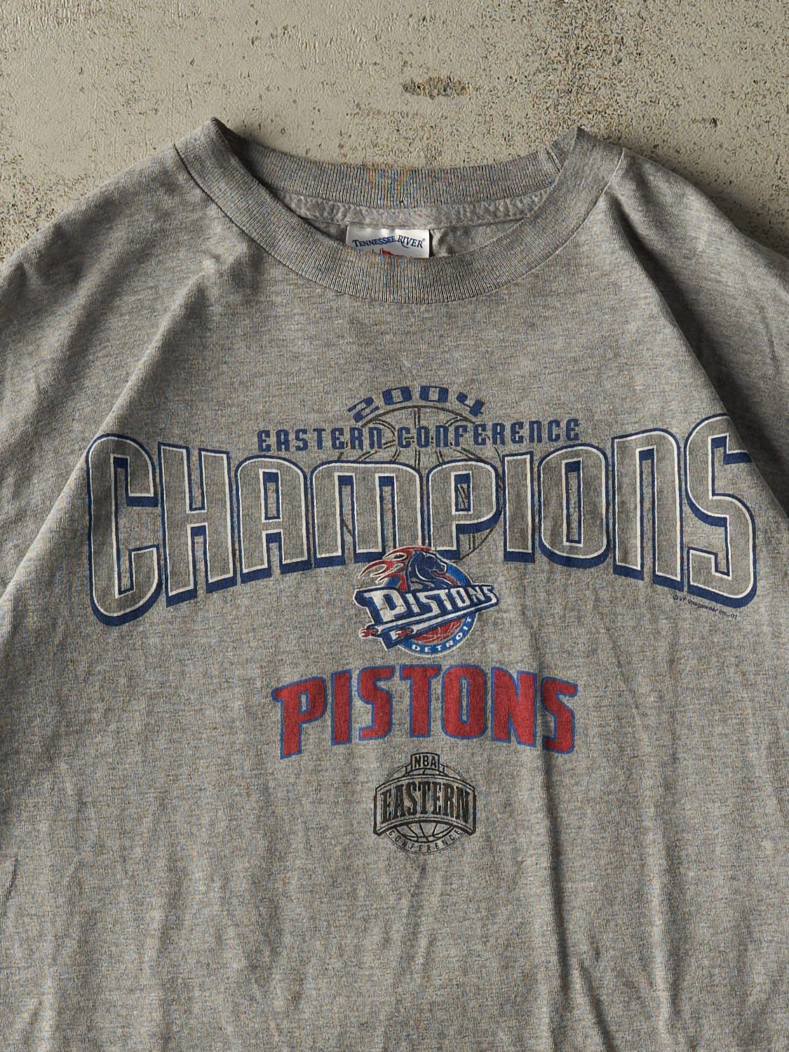 Vintage 04' Grey Detroit Pistons Tee (M/L) - Image 2