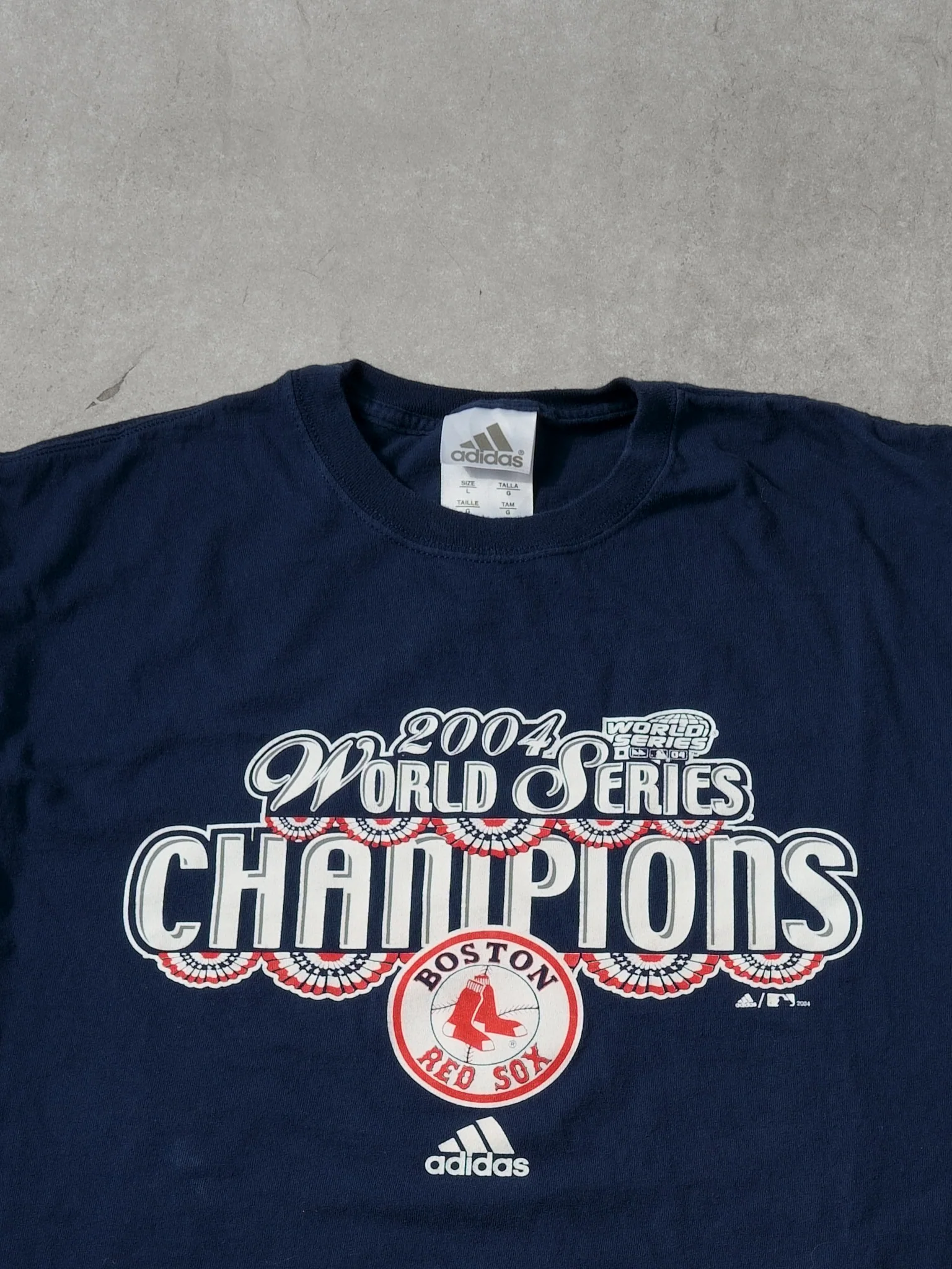 Vintage 04' Navy Blue Boston Red Sox World Series Champions Graphic Tee (M) - Image 2