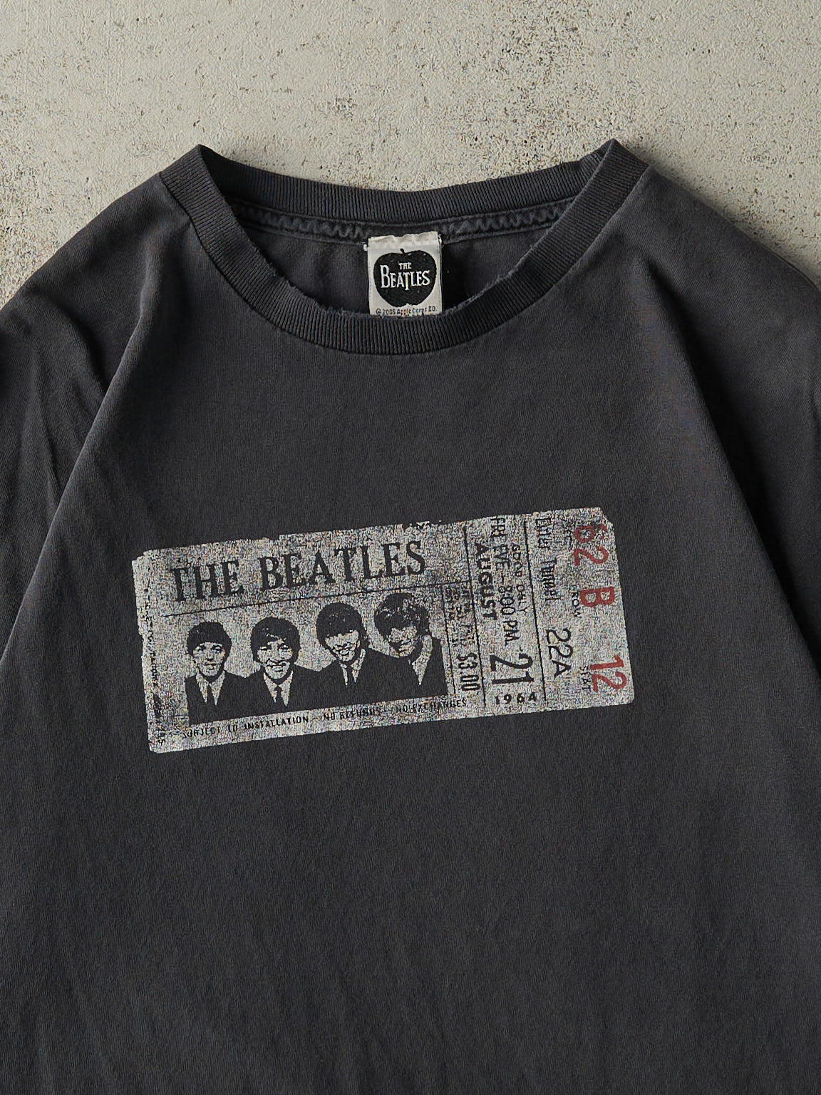 Vintage 05' Faded Black The Beatles Tee (M) - Image 2