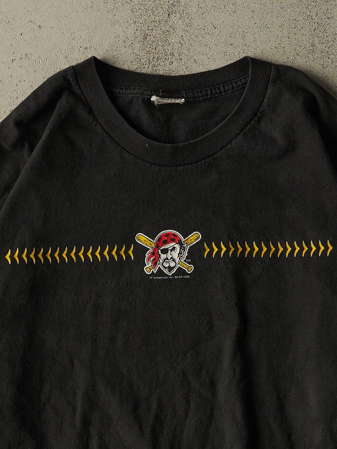 Vintage 06' Black Pittsburgh Pirates Long Sleeve (XL/XXL) - Image 2