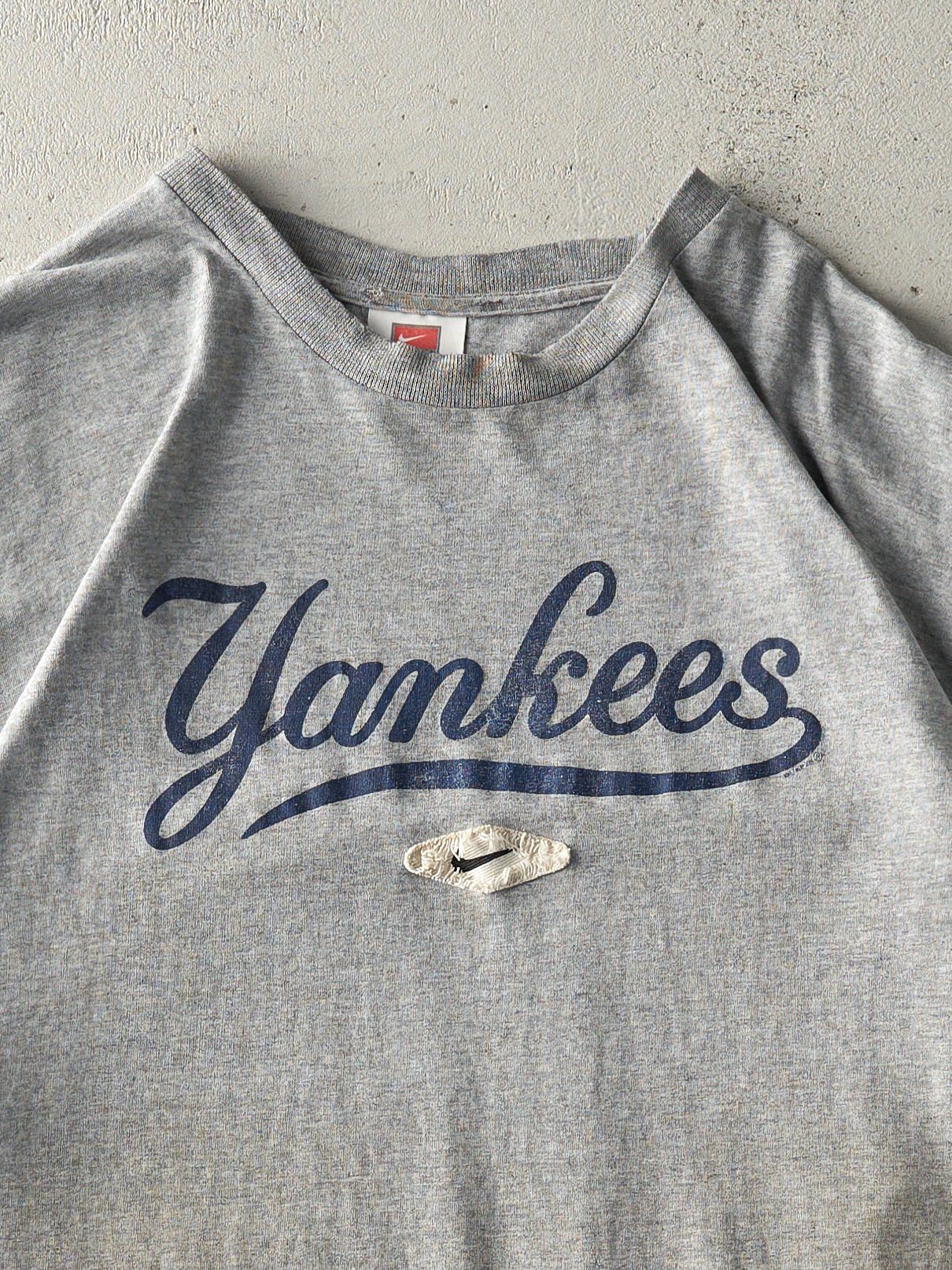 Vintage 06' Grey New York Yankees Nike Tee (XXL) - Image 2