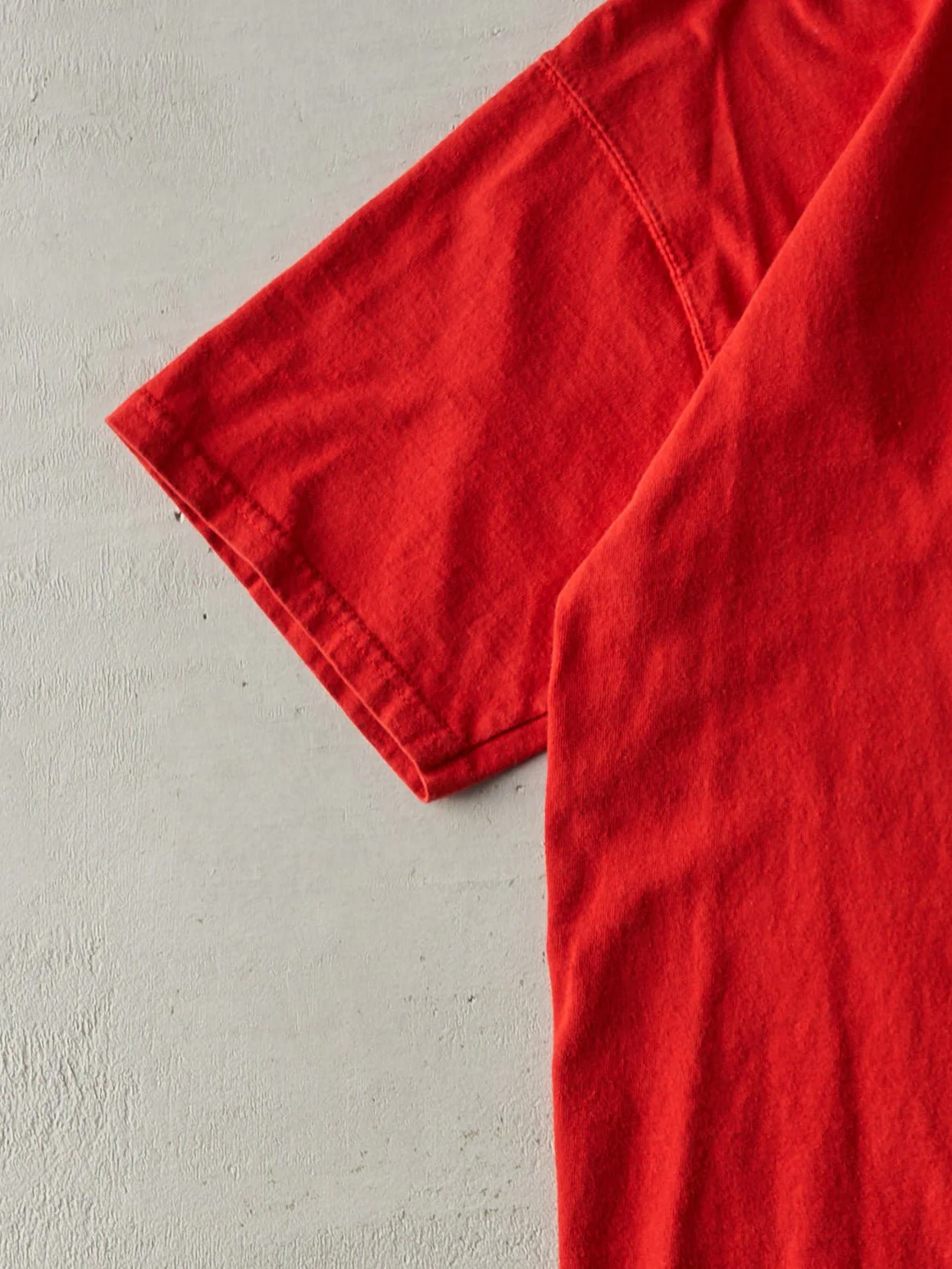 Vintage 06' Red "Your Girlfriend Likes My Team" Chicago Cubs Tee (M) - Image 3