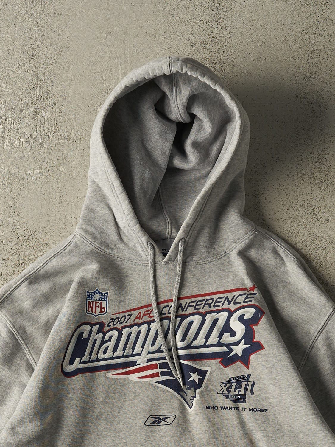 Vintage 07' Grey New England Patriots AFC Champions Hoodie (L/XL) - Image 2