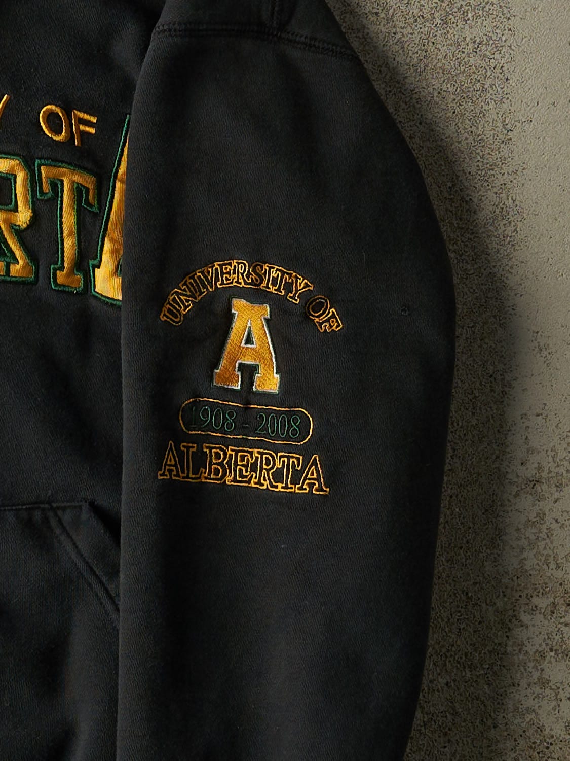 Vintage 08' Faded Black University of Alberta Hoodie (S/M) - Image 4