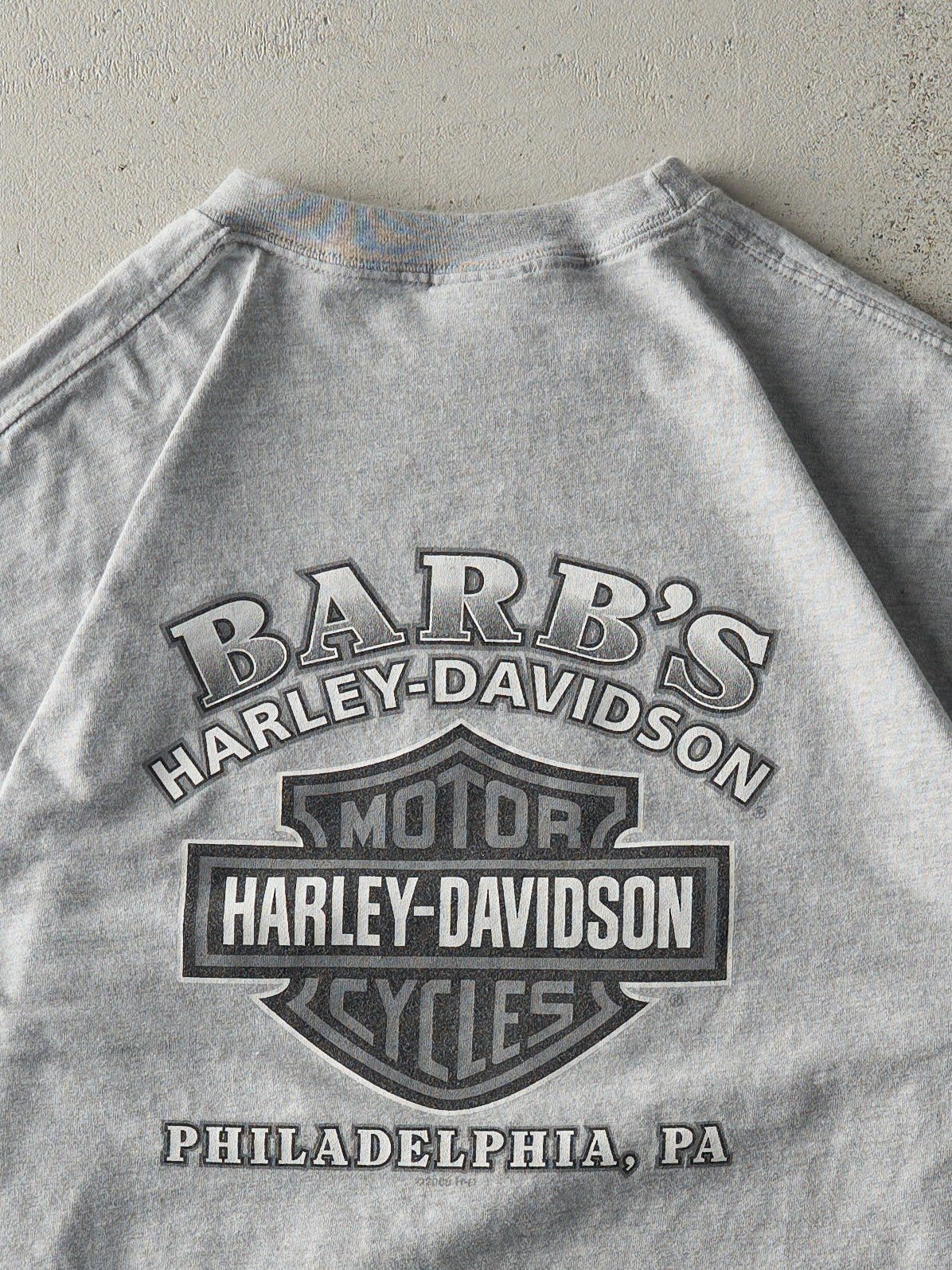Vintage 08' Grey Philadelphia PA Harley Davidson Tee (M) - Image 4