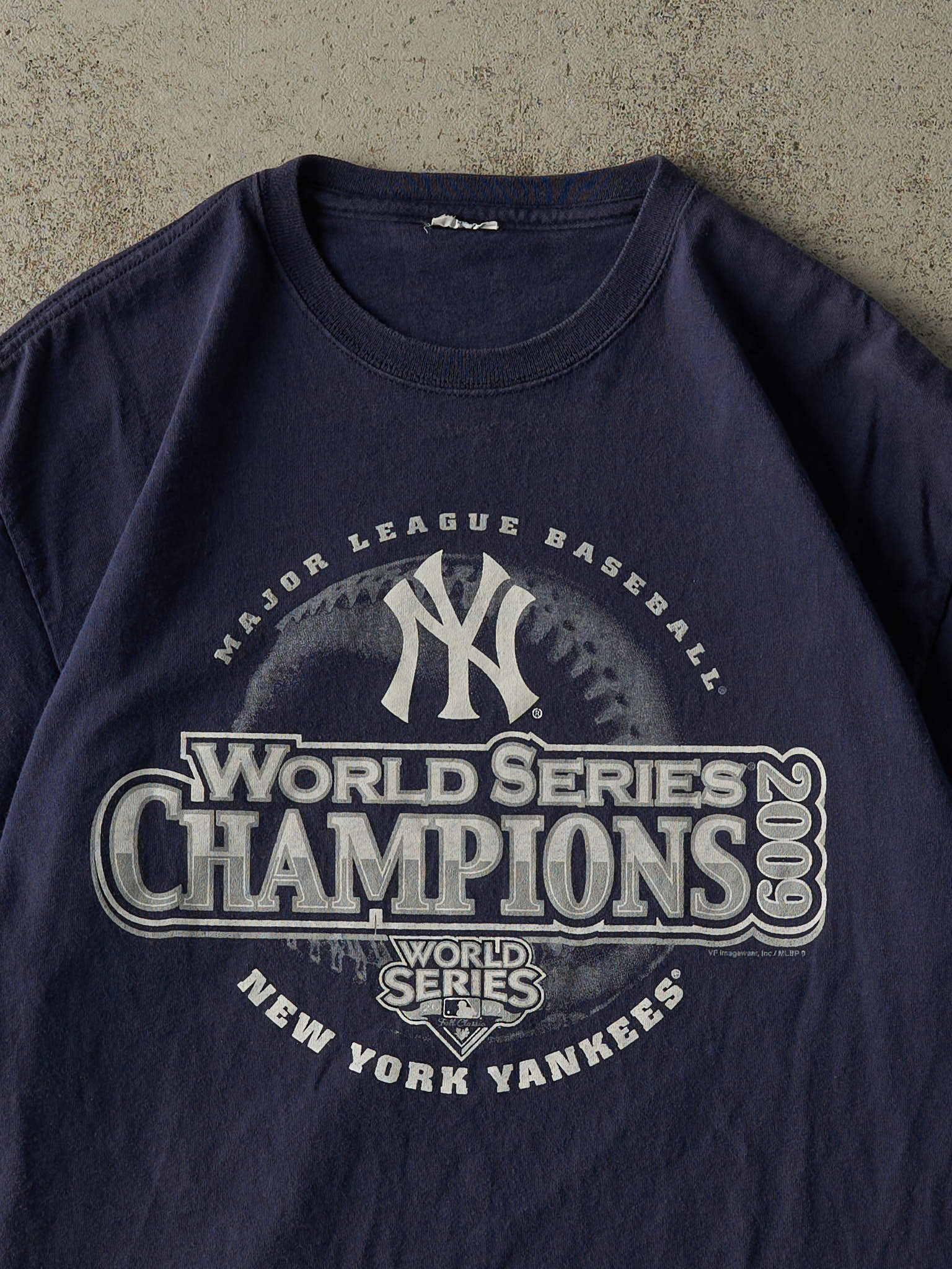 Vintage 09' Navy Blue New York Yankees World Series Champions Tee (M/L) - Image 2