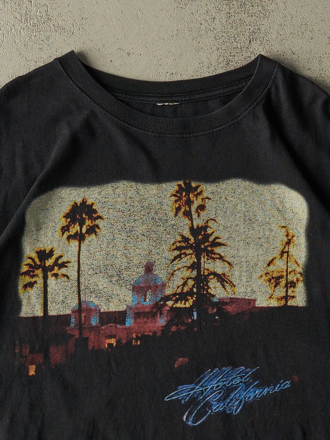 Vintage 10' Black The Eagles "Hotel California" Band Tee (XL/XXL) - Image 3