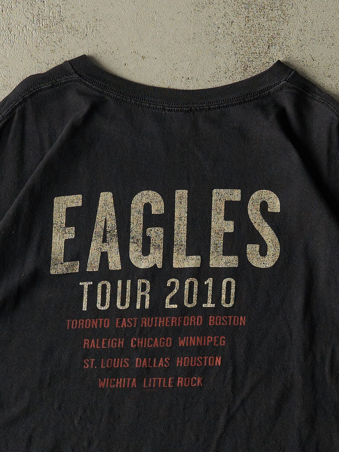 Vintage 10' Black The Eagles "Hotel California" Band Tee (XL/XXL) - Image 4