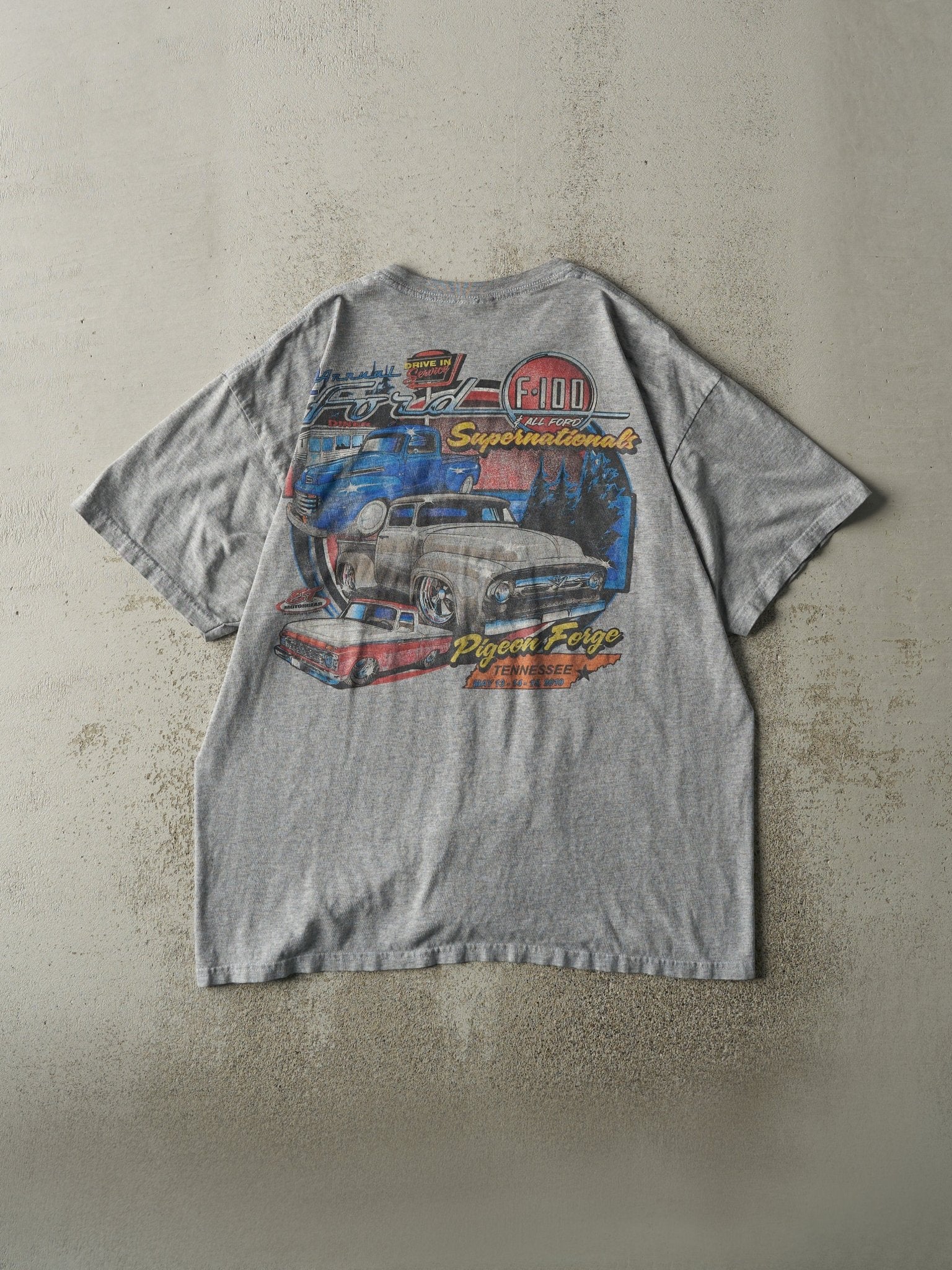Vintage 10' Grey Ford Supernationals Pocket Tee (L)