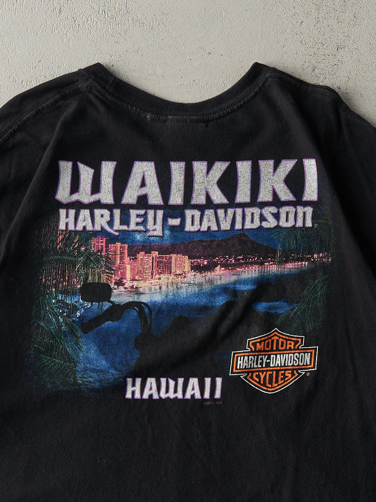 Vintage 11' Black Waikiki Hawaii Harley Davidson Tee (XL) - Image 4
