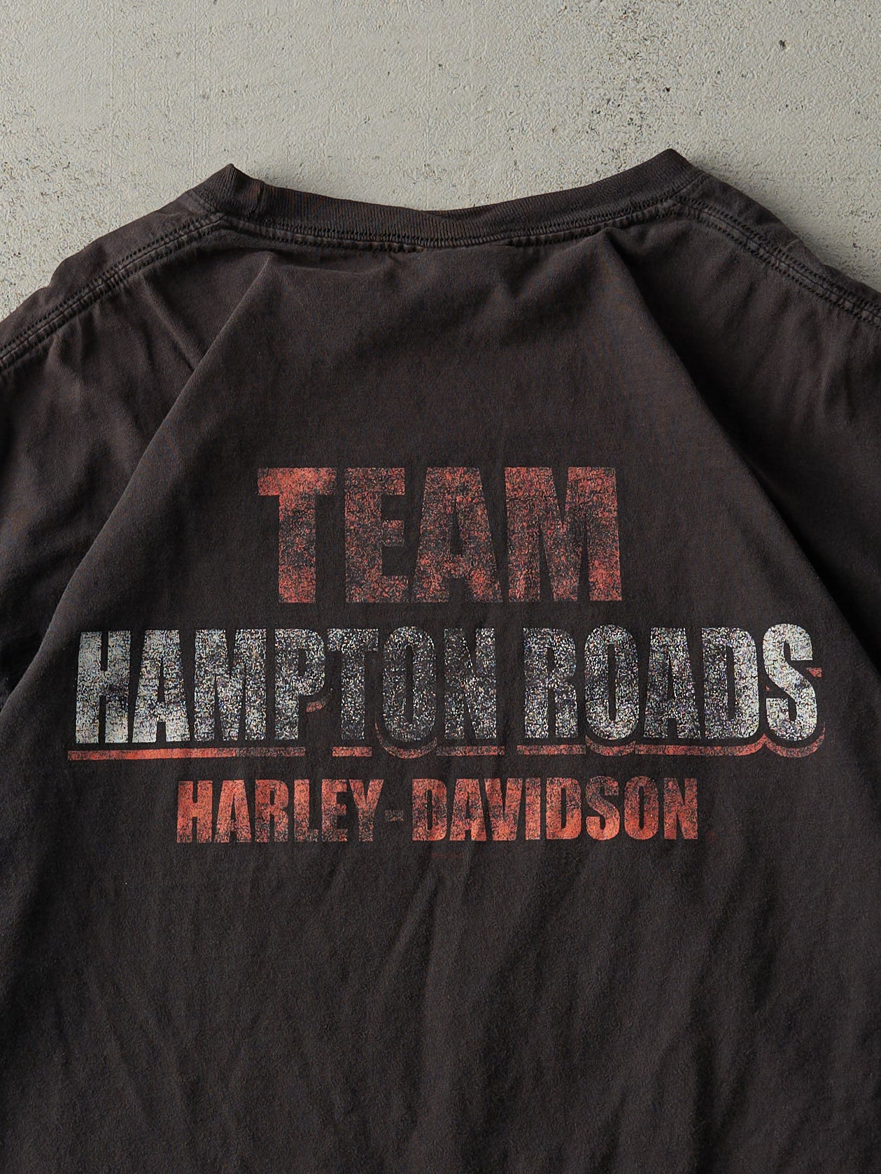 Vintage 12' Black Yorktown, VA Harley Davidson Tee (M/L) - Image 4