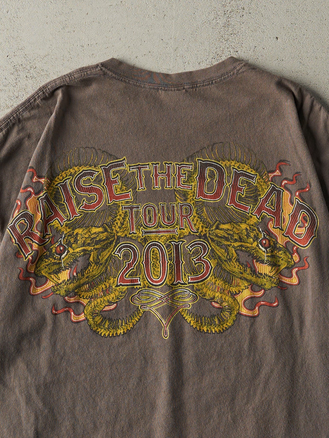 Vintage 13' Charcoal Grey Alice Cooper Raise the Dead Tour Tee (XL/XXL) - Image 4