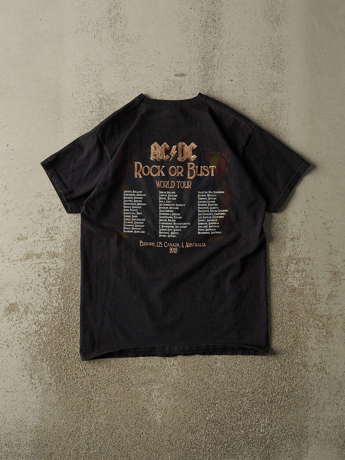 Vintage 15' Black AC/DC "Rock or Bust" World Tour Tee (S/M) - Image 2