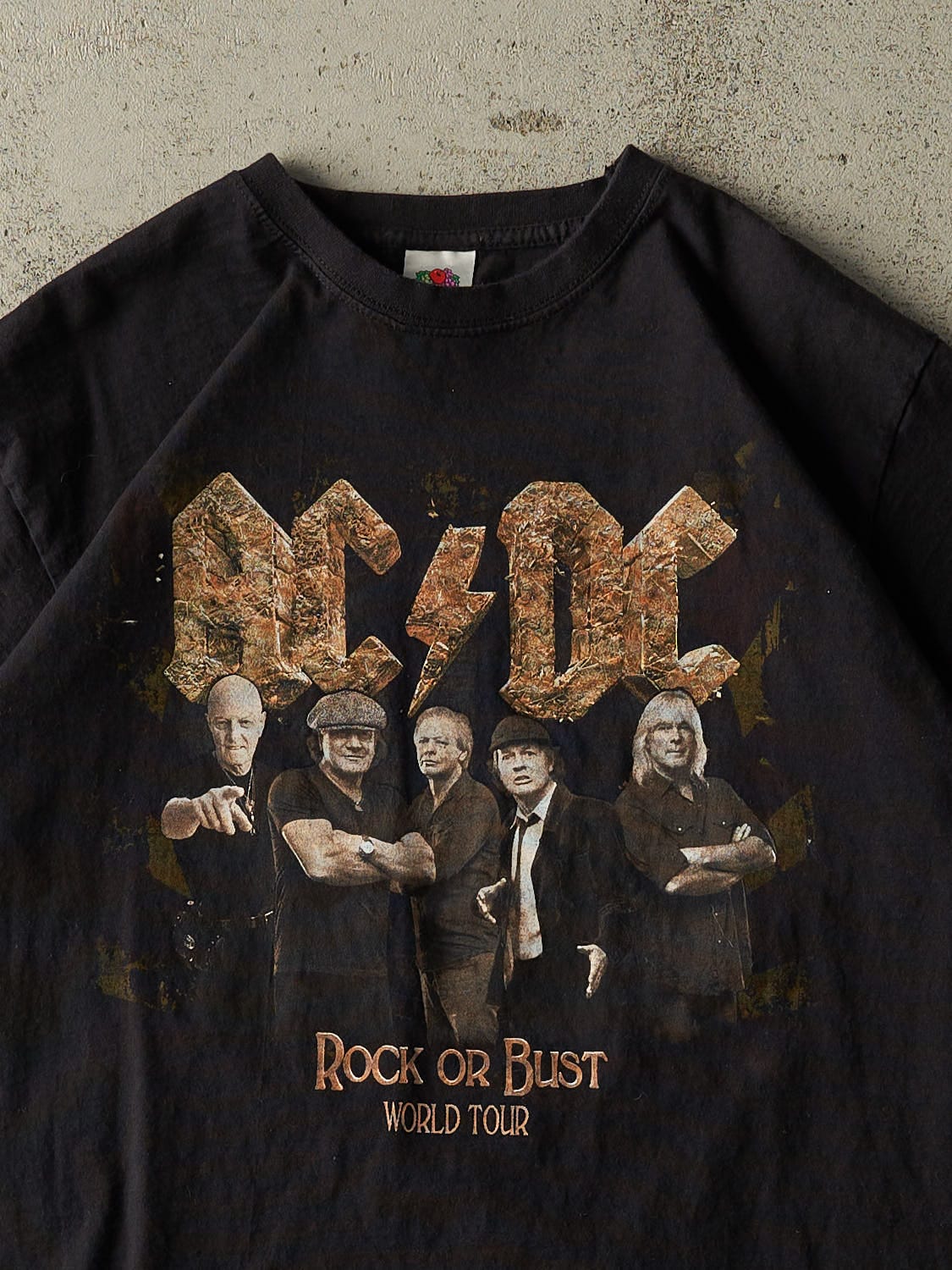 Vintage 15' Black AC/DC "Rock or Bust" World Tour Tee (S/M) - Image 3