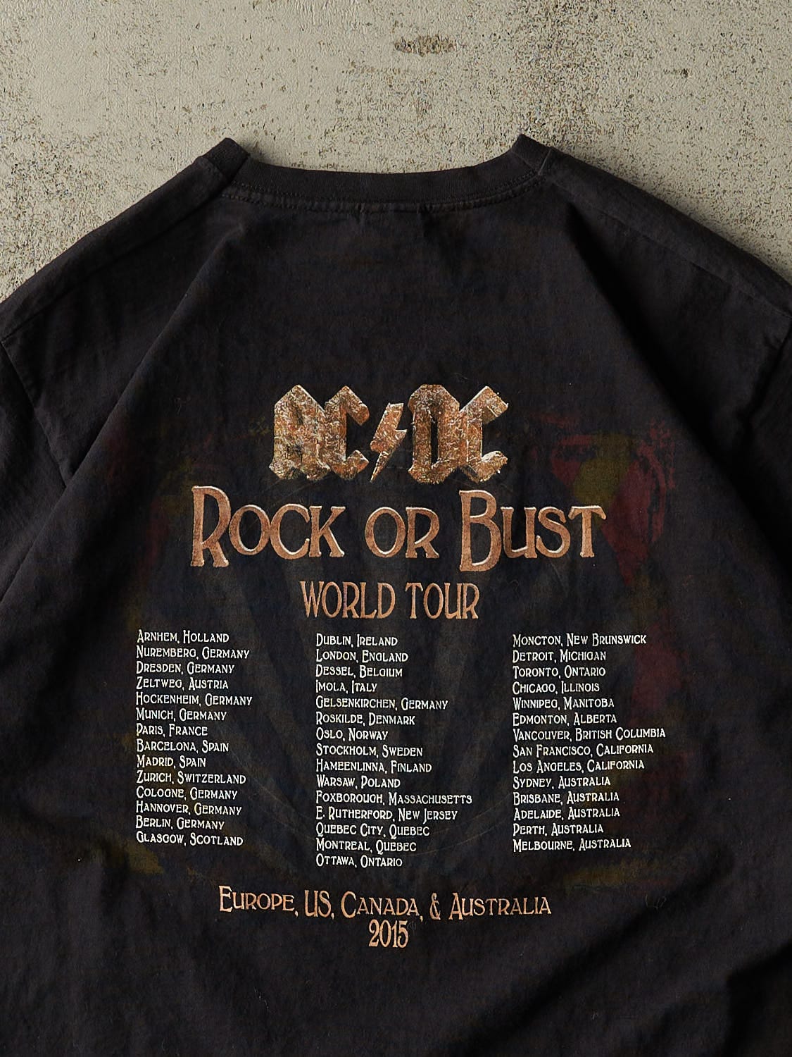 Vintage 15' Black AC/DC "Rock or Bust" World Tour Tee (S/M) - Image 4