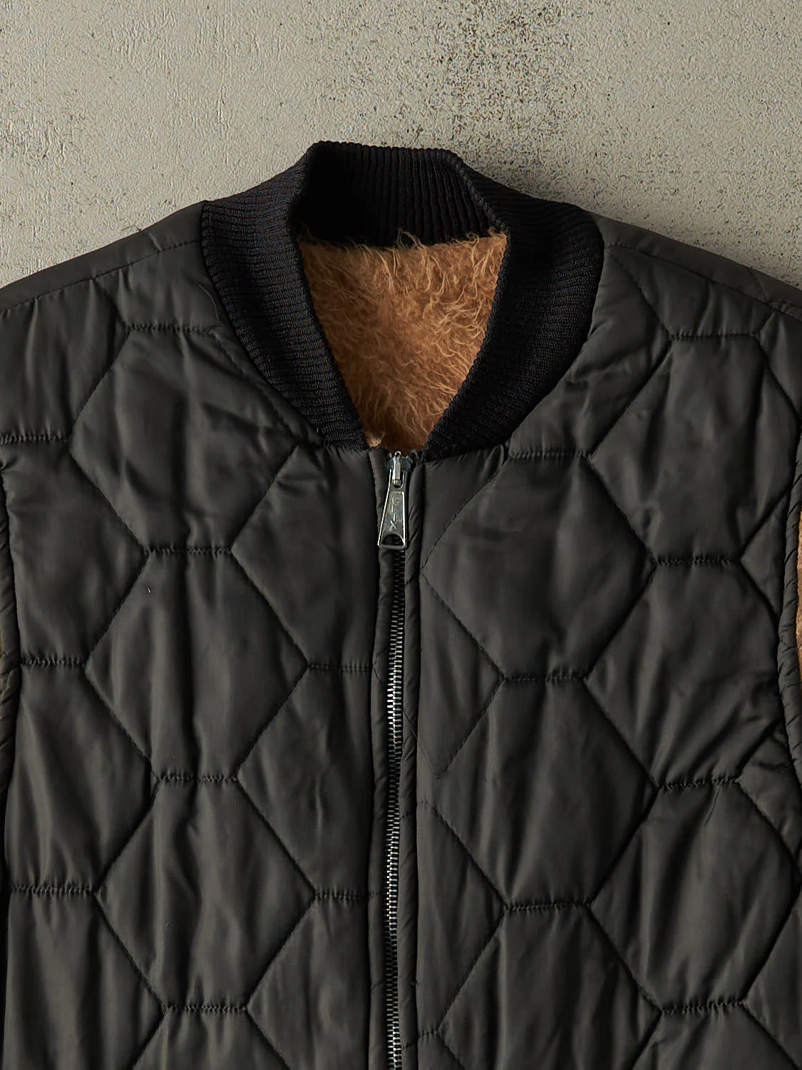 Vintage 70s Black Fur Lined Puffer Vest (M) - Image 4