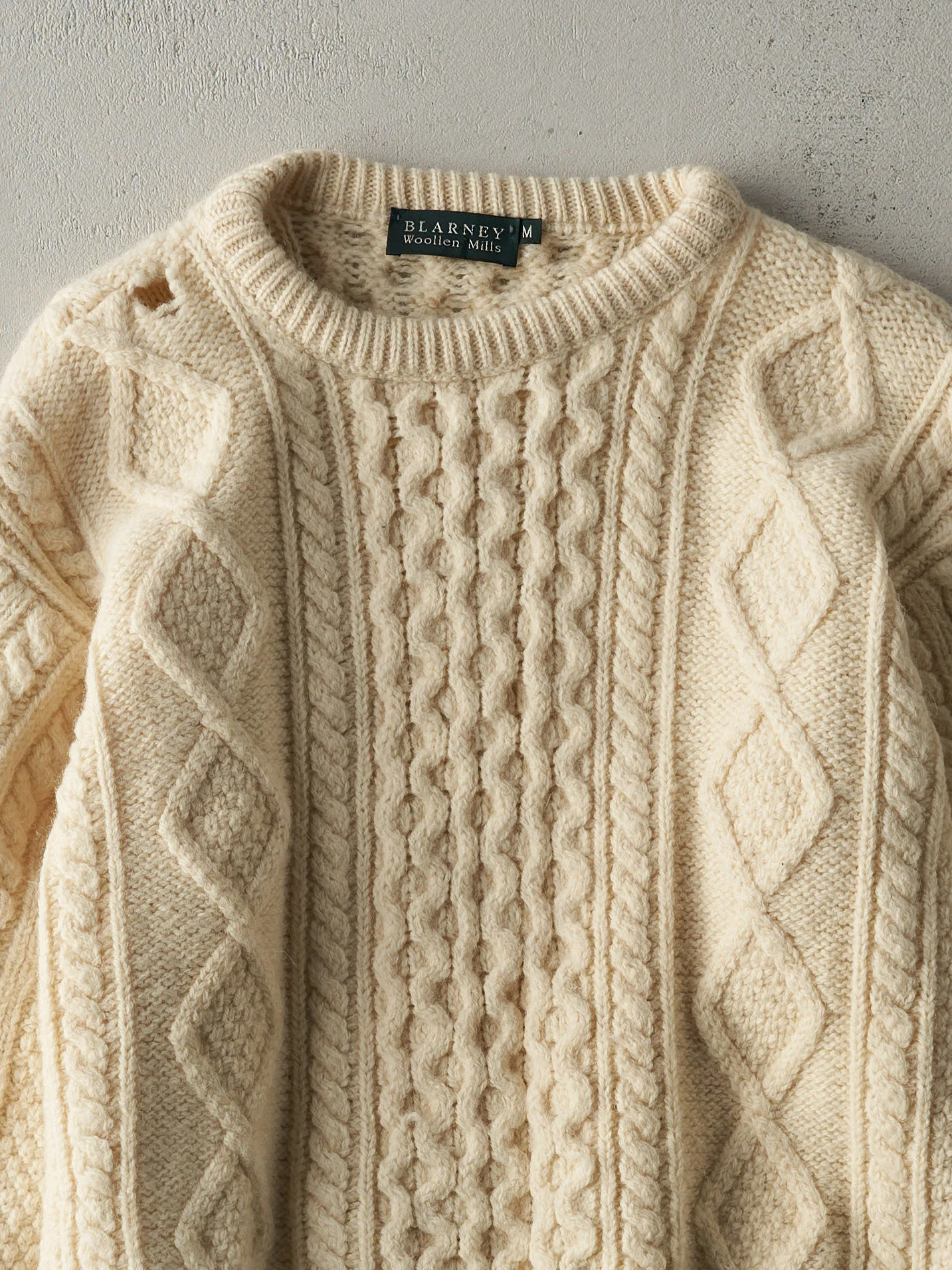 Vintage 80s Beige Cable Knit Sweater (M) - Image 2