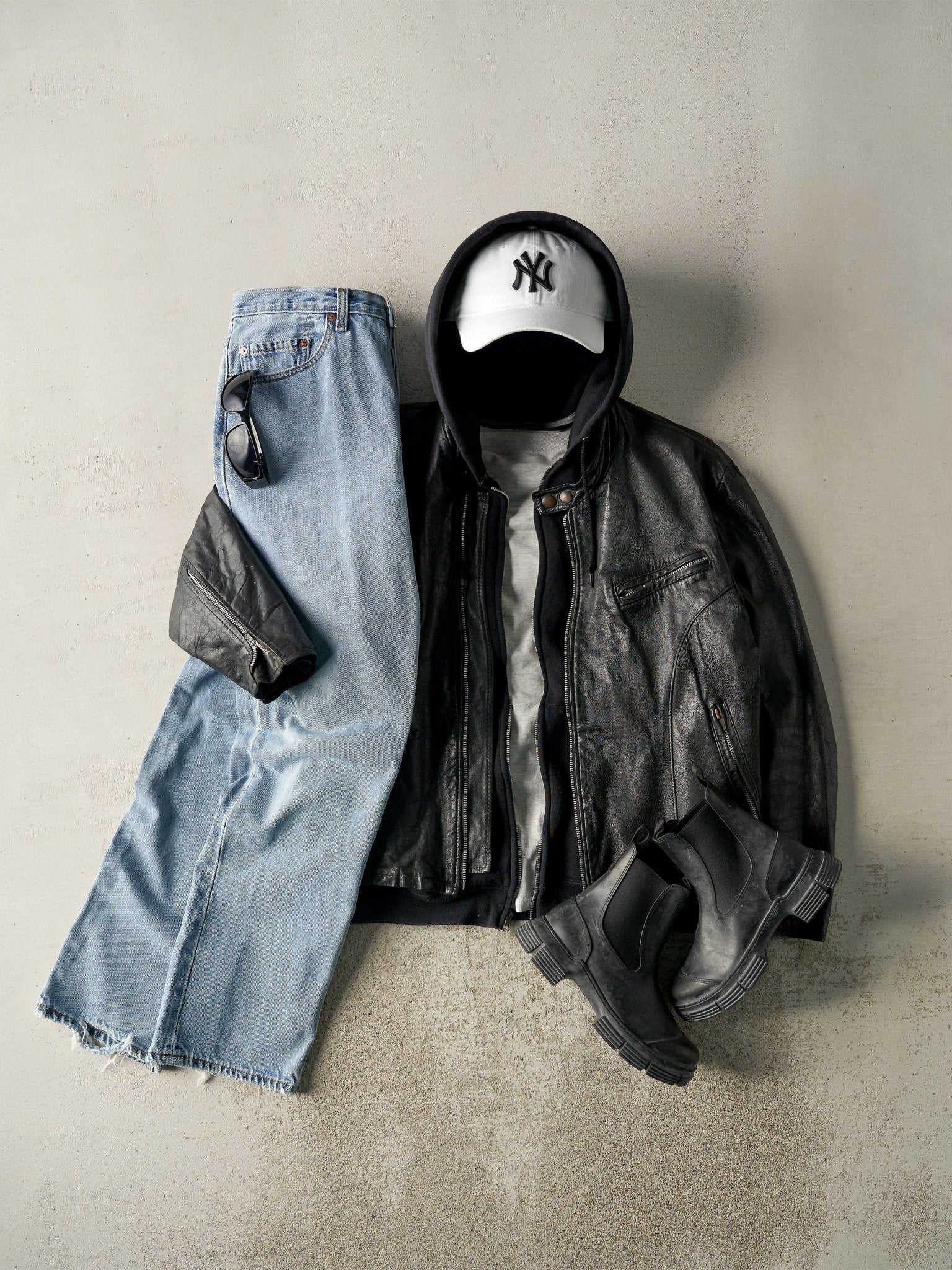 Vintage 80s Black Biker Style Leather Jacket (M) - Image 2
