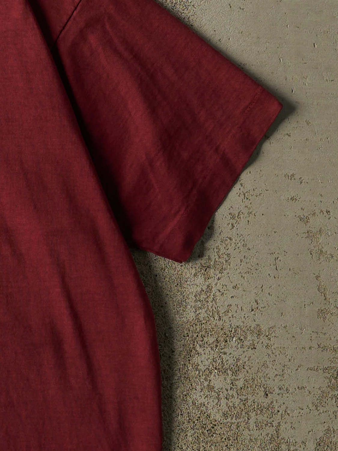 Vintage 80s Burgundy Guess Embroidered Single Stitch Tee (L) - Image 4