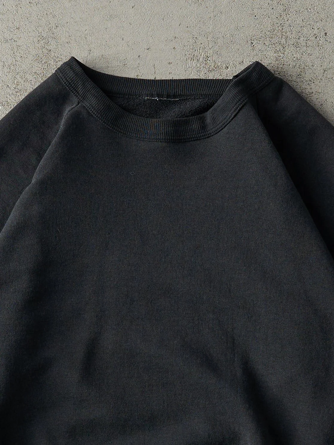 Vintage 80s Faded Black Blank Crewneck (M) - Image 2