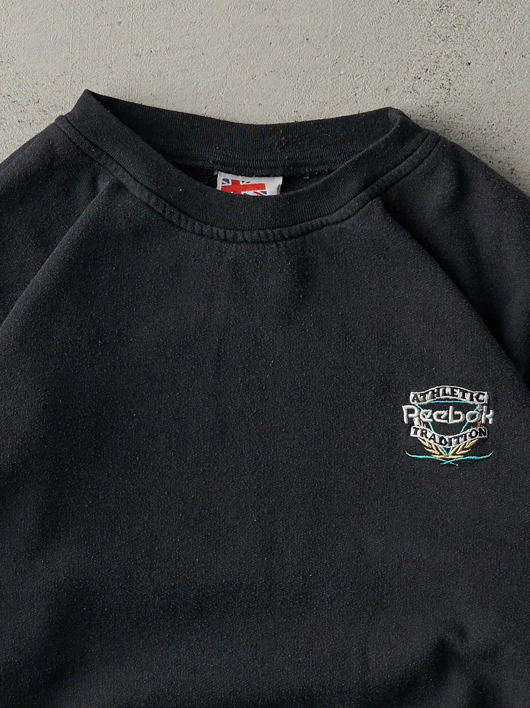Vintage 80s Faded Black Embroidered Reebok Crewneck (M) - Image 2