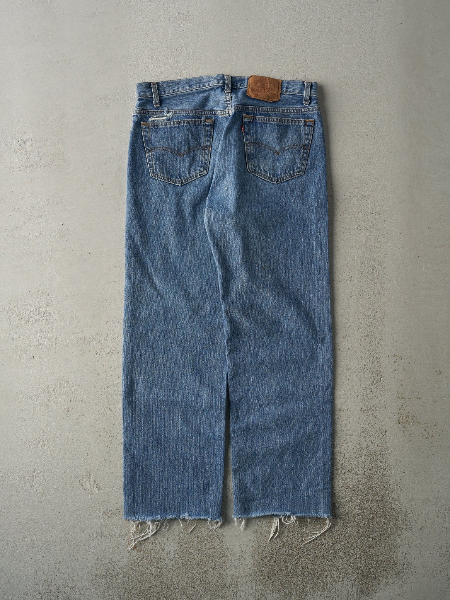 Vintage 80s Light Wash Levi's 501 Jeans (34x28) - Image 3