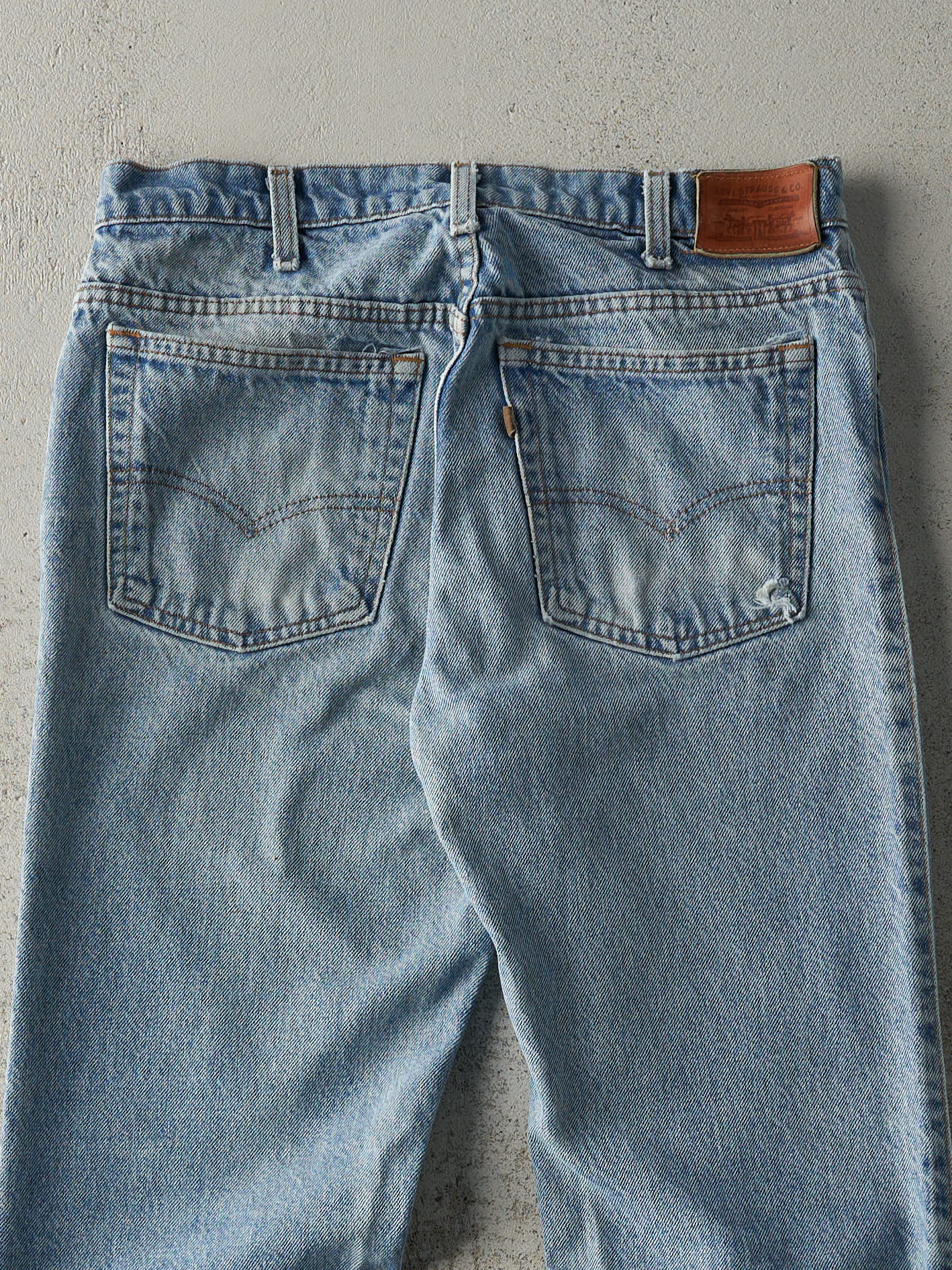 Vintage 80s Light Wash Levi's Leather Tab Jeans (30x29) - Image 5
