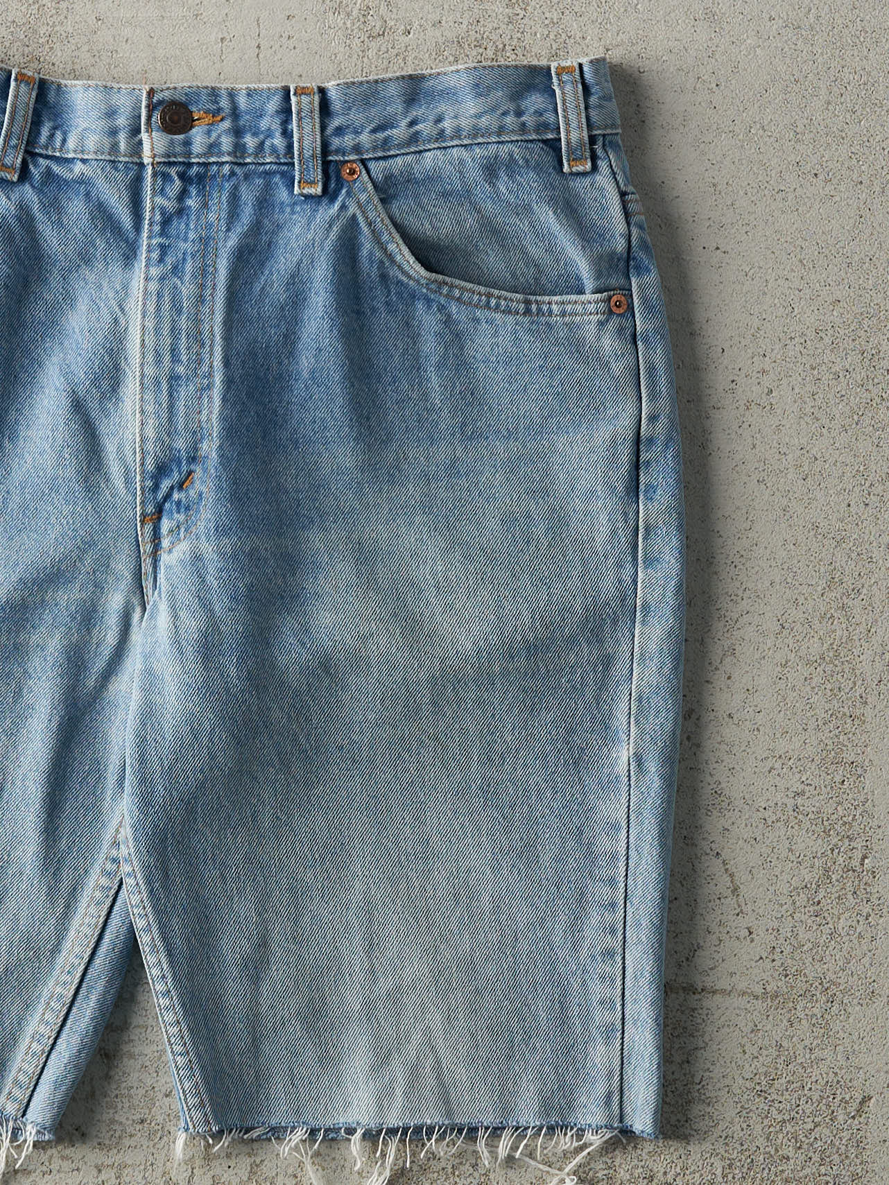 Vintage 80s Light Wash Levi's Orange Tab Cut Off Jean Shorts (34x10) - Image 4
