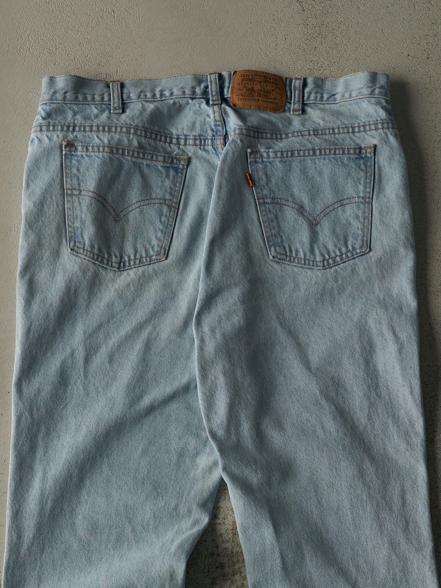 Vintage 80s Light Wash Levi's Orange Tab Jeans (36x30) - Image 5