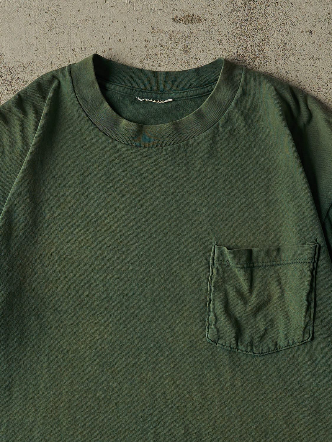 Vintage 80s Sun Faded Green Blank Single Stitch Pocket Tee (M) - Image 3