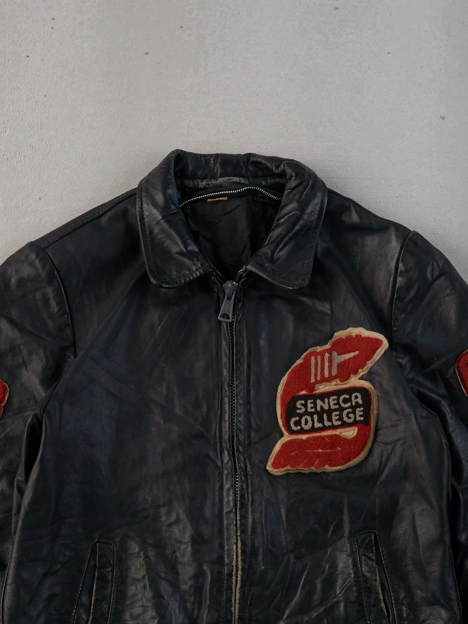 Vintage 88' Black Seneca College Collared Leather Jacket (M) - Image 3