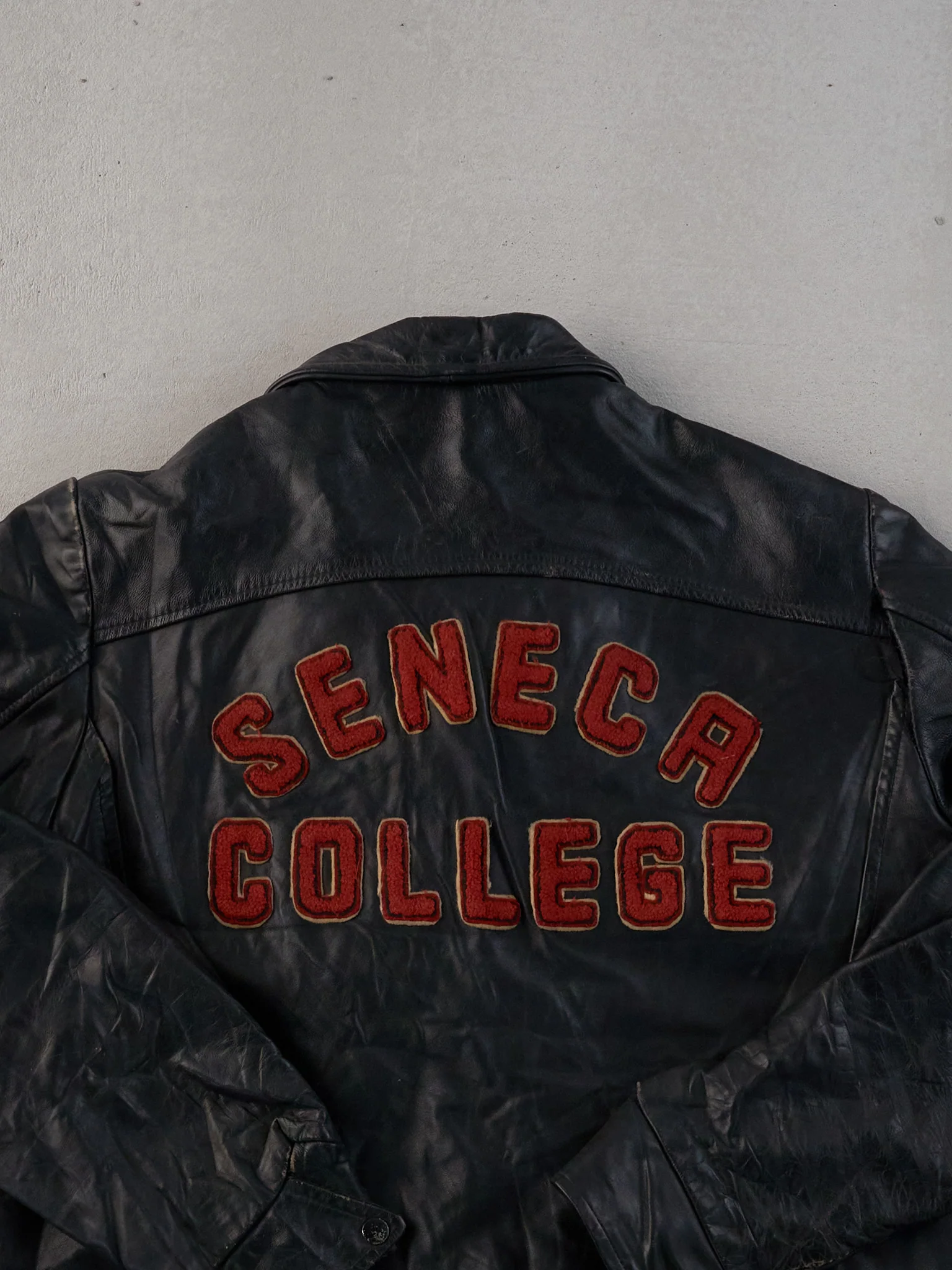 Vintage 88' Black Seneca College Collared Leather Jacket (M) - Image 4