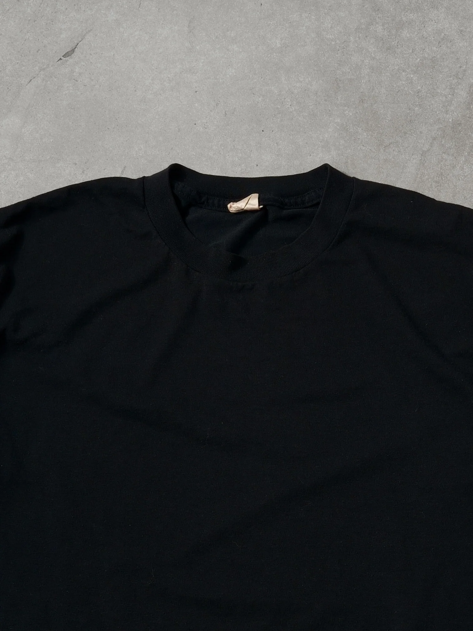Vintage 90 Black Blank Single Stitched Tee (M) - Image 2