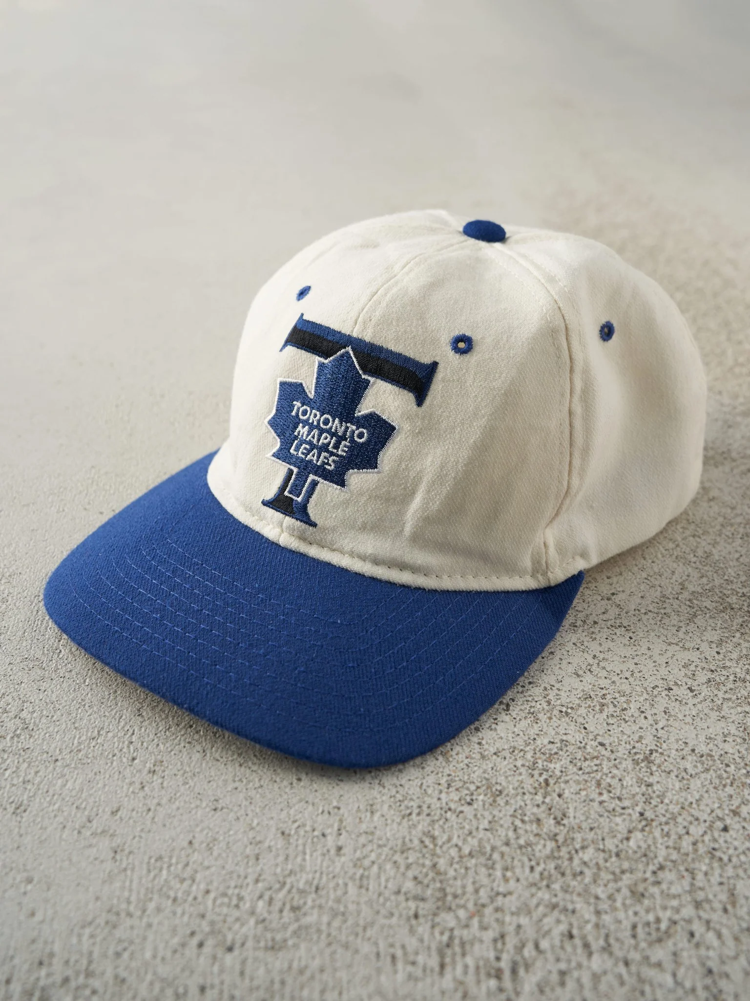 Vintage 90s Beige & Blue Toronto Maple Leafs Fitted Hat (7 1/8) - Image 2