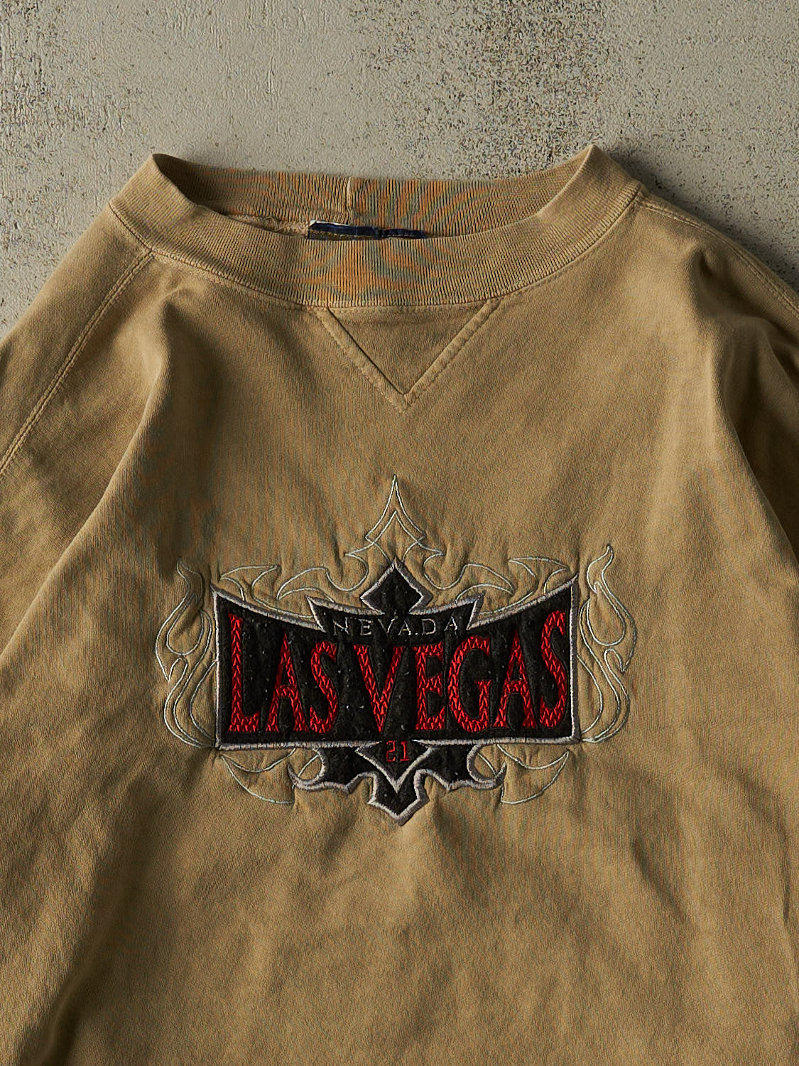 Vintage 90s Beige Las Vegas Nevada Crewneck (XL/XXL) - Image 2
