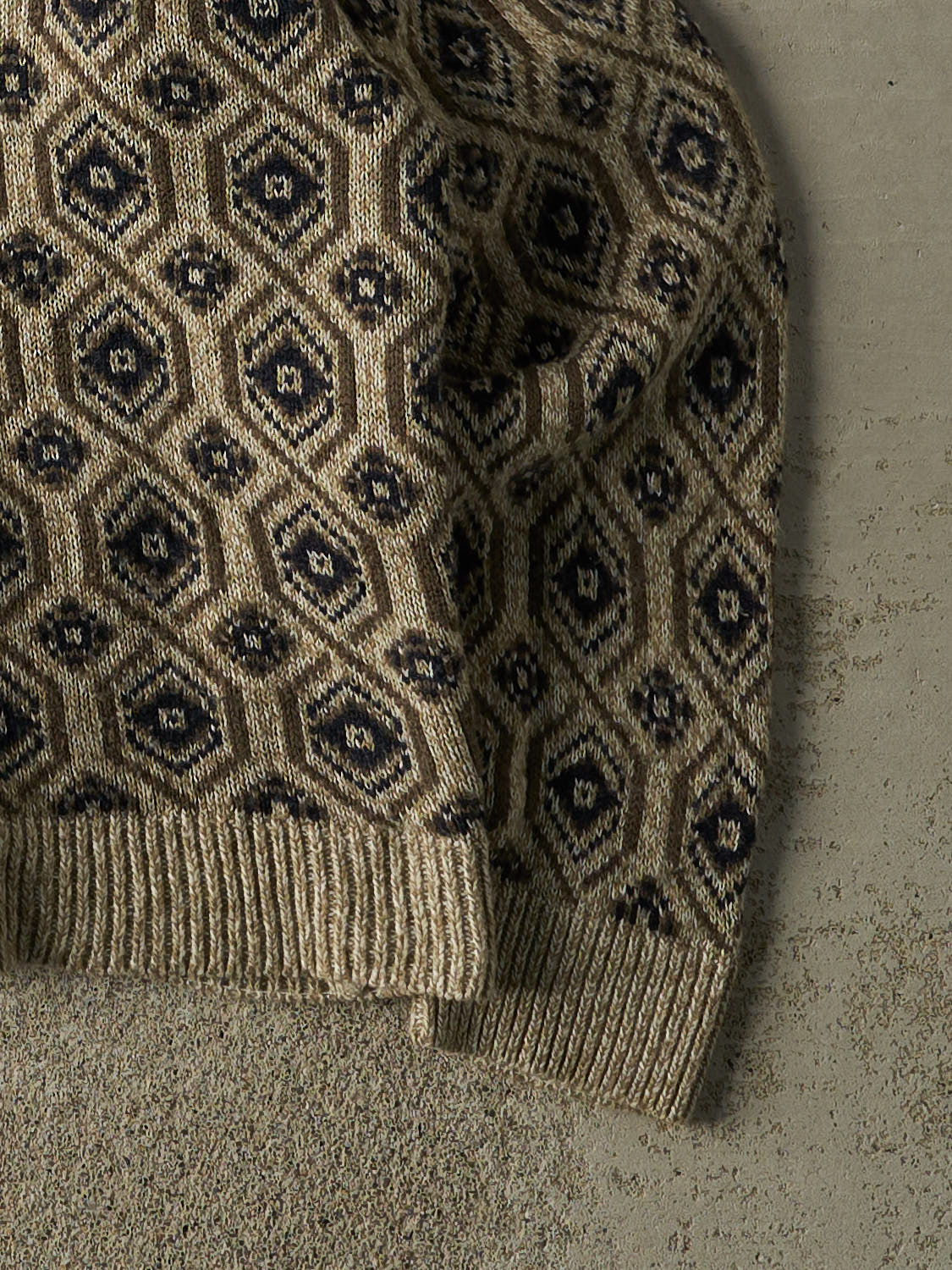 Vintage 90s Beige Patterned Knit (M) - Image 4