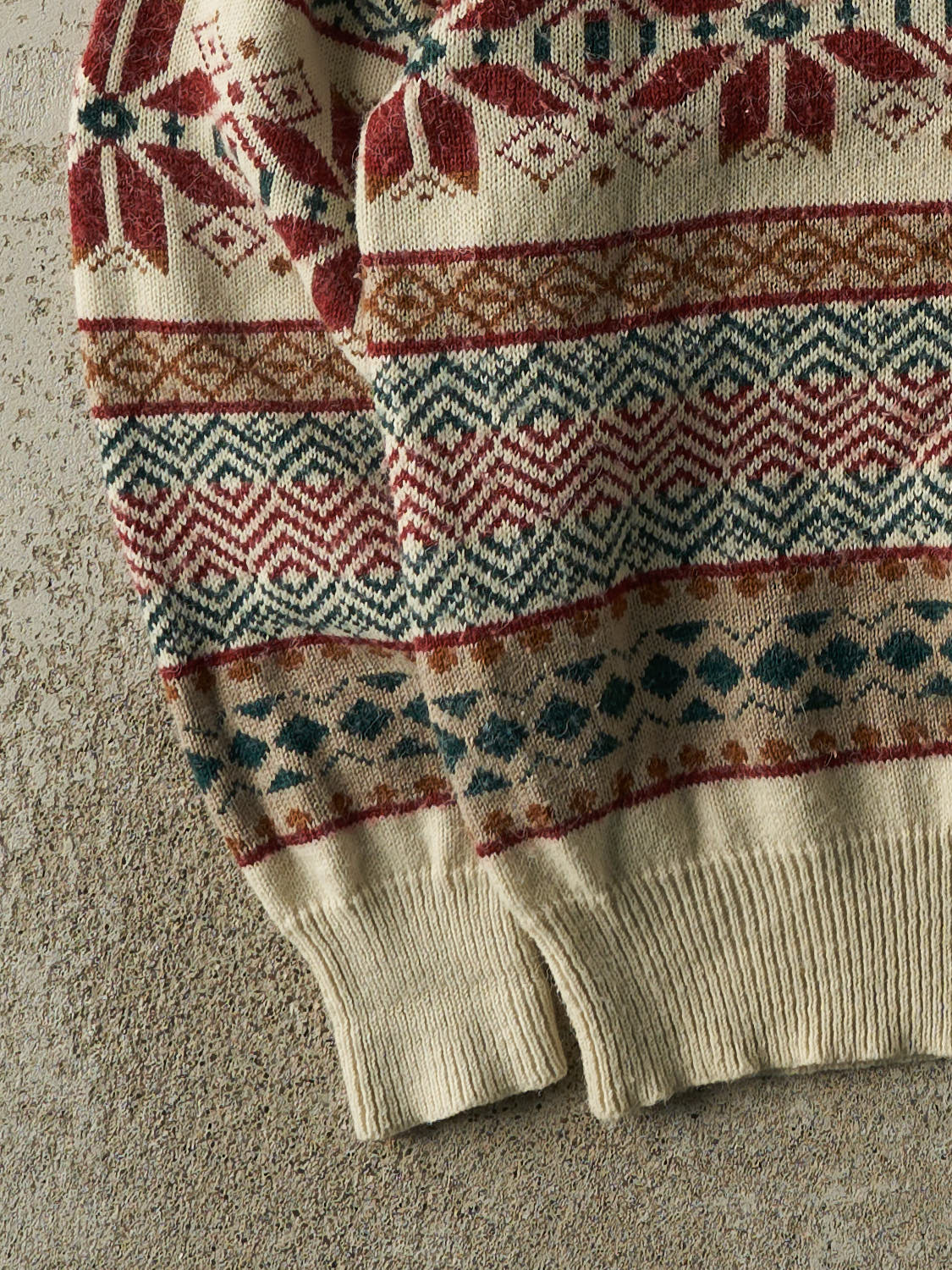 Vintage 90s Beige Snowflake Patterned Knit Pullover (L) - Image 4